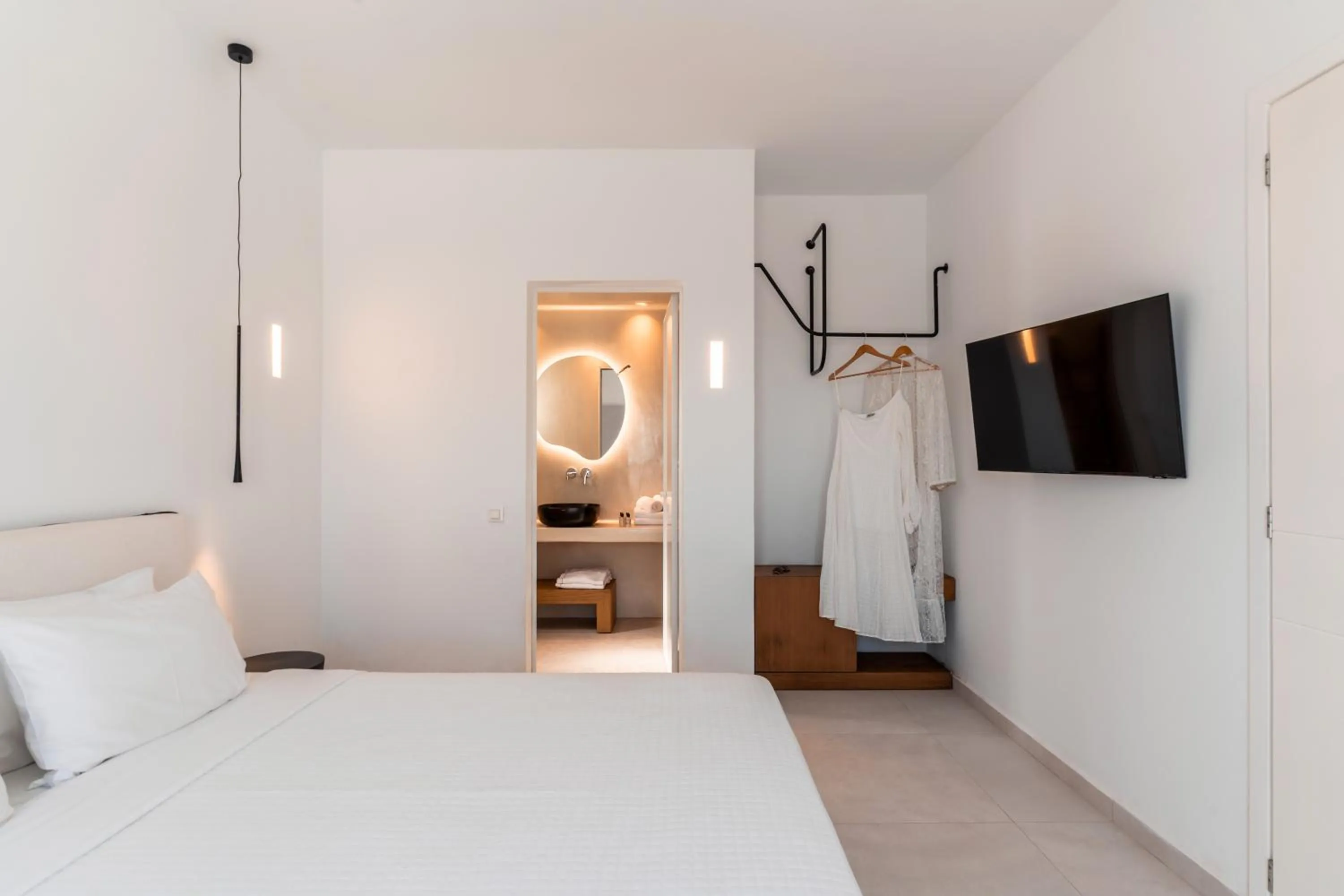 Hydra Retreat Sea Facing Villa With Private Pool & Outdoor Jacuzzi in Oikos Santorini Living Concept
