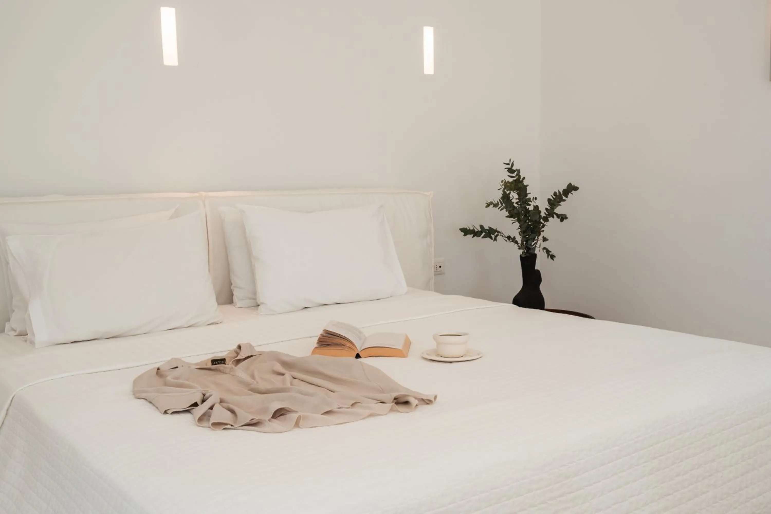 Honeymoon Suite with Private Pool & Private Jacuzzi in Oikos Santorini Living Concept