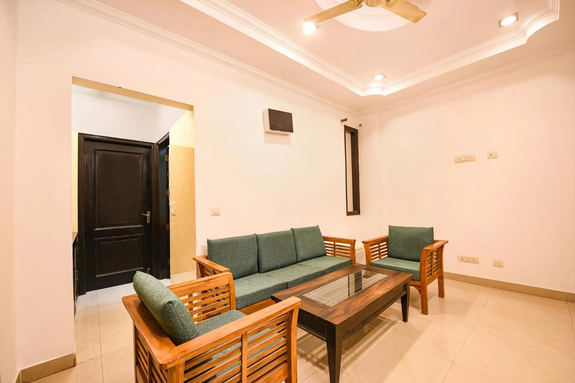 Seating area in FabHotel Velvet Suites Near Millennium City Centre Gurugram