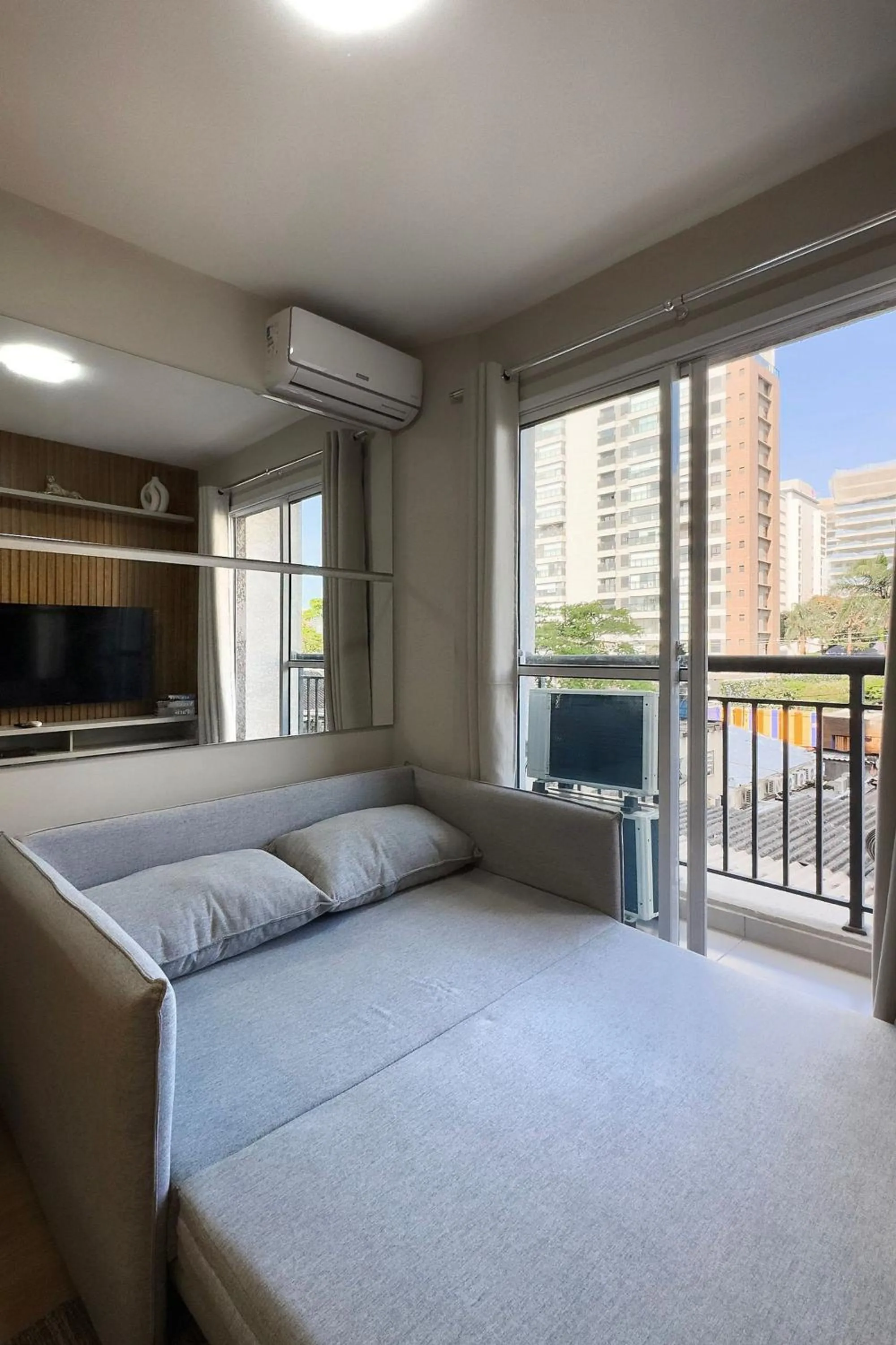 Living room, Bed in Composite Moema