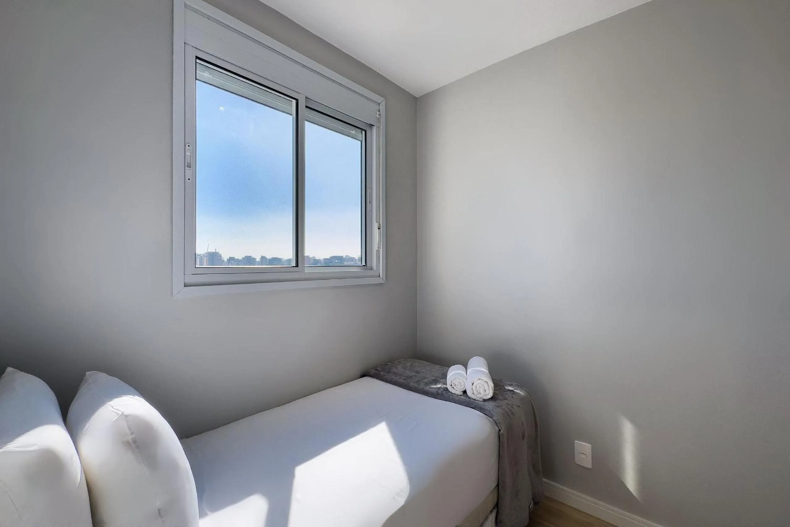 Bedroom, Bed in Composite Moema