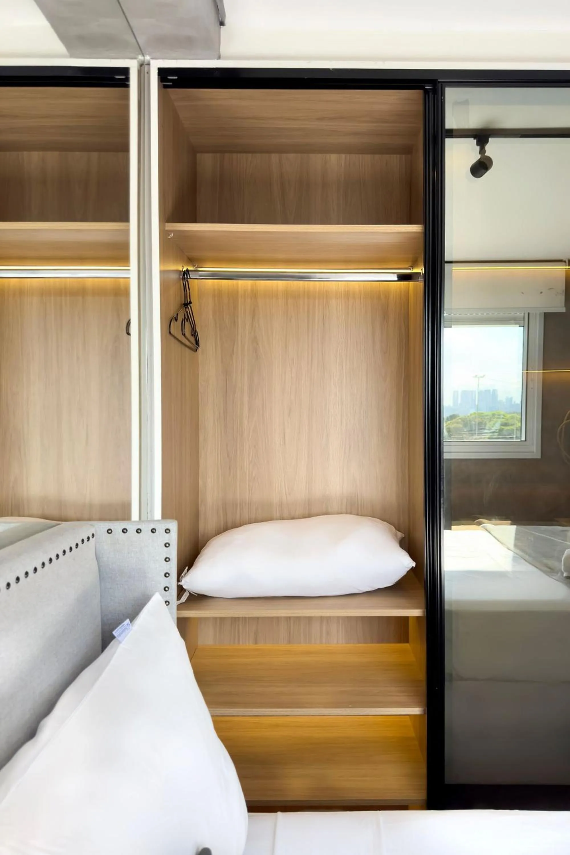 Bedroom, Bed in Composite Moema