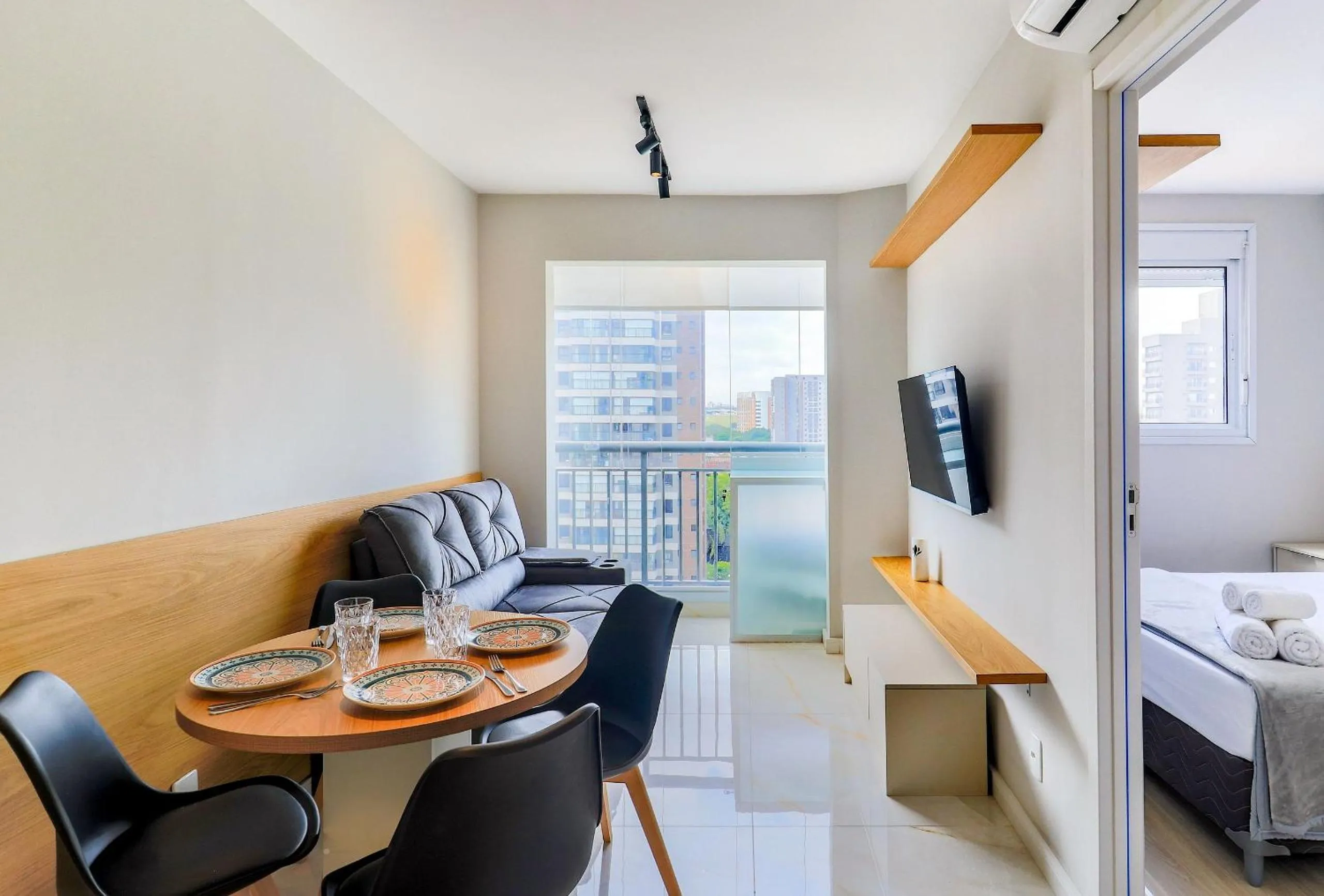 Living room, Bed in Composite Moema