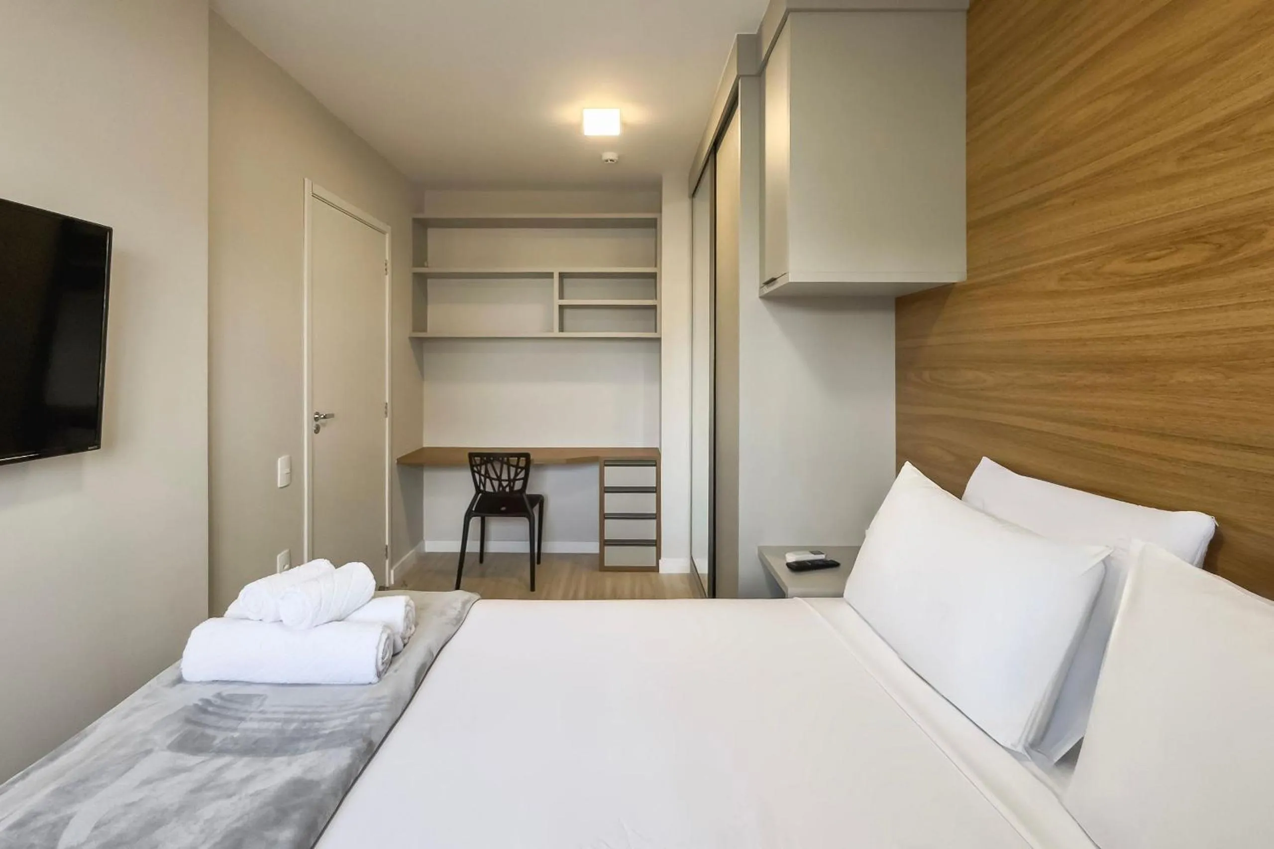 Bedroom, Bed in Composite Moema