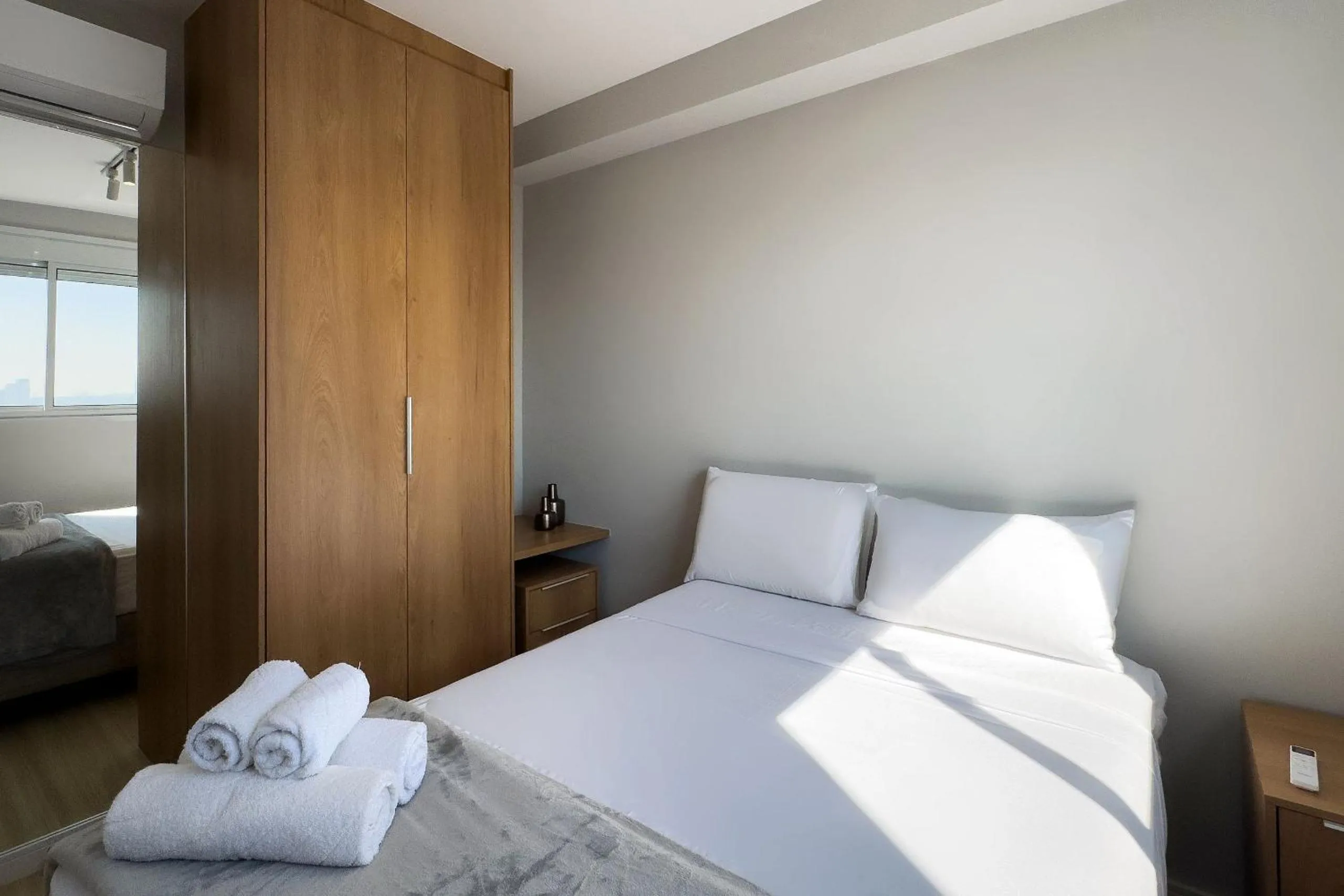 Bedroom, Bed in Composite Moema