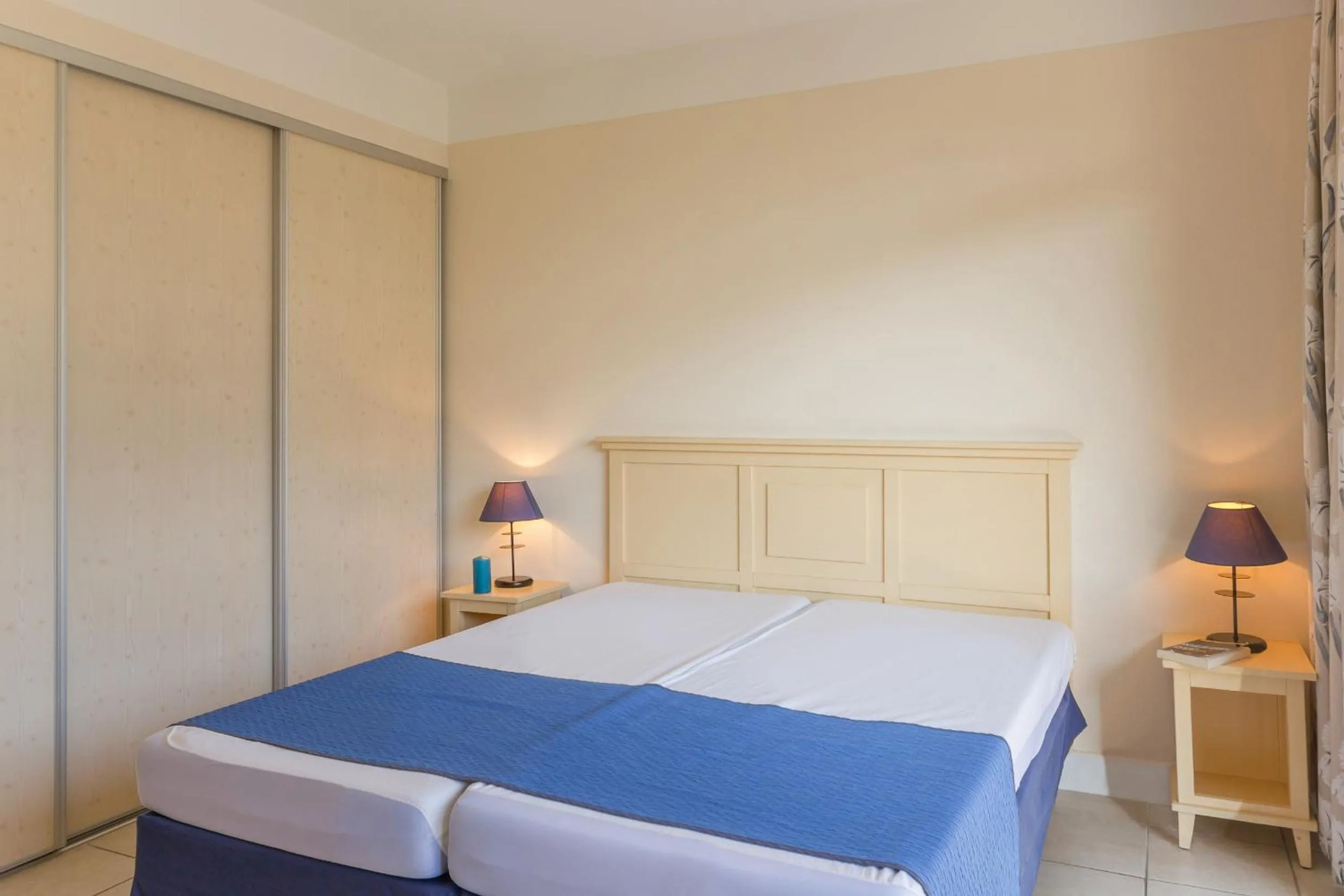 Bed in Résidence Héliotel Marine