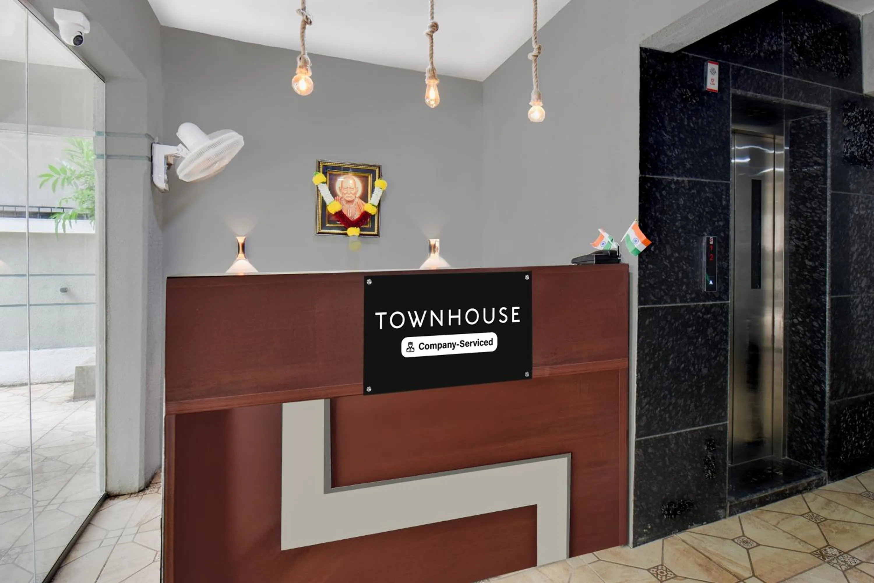 Townhouse Oak Sapphire Star Chappan Market
