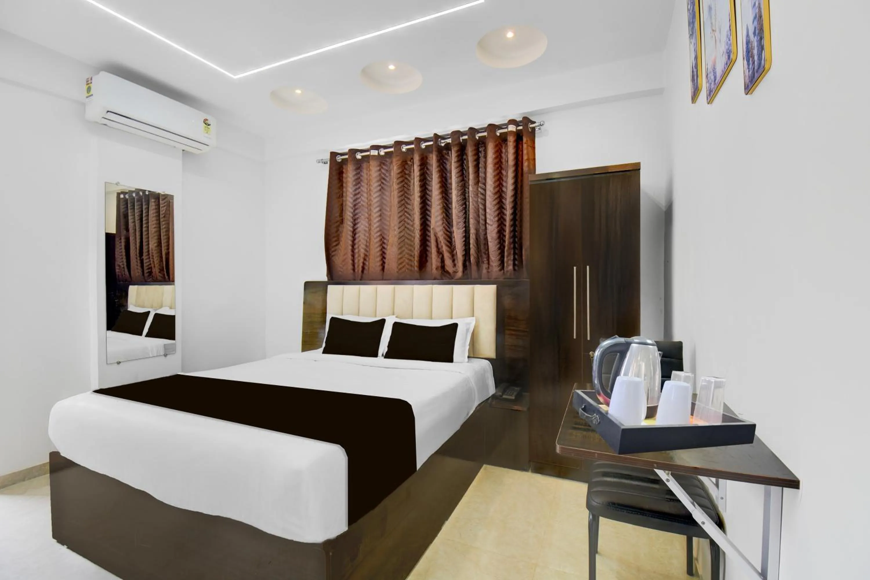 Townhouse Oak Sapphire Star Chappan Market