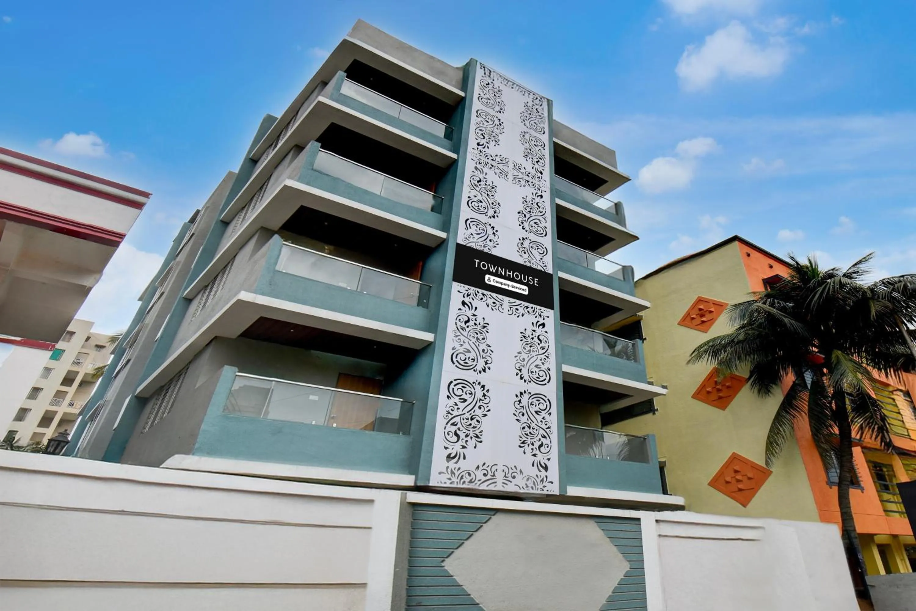 Townhouse Oak Sapphire Star Chappan Market
