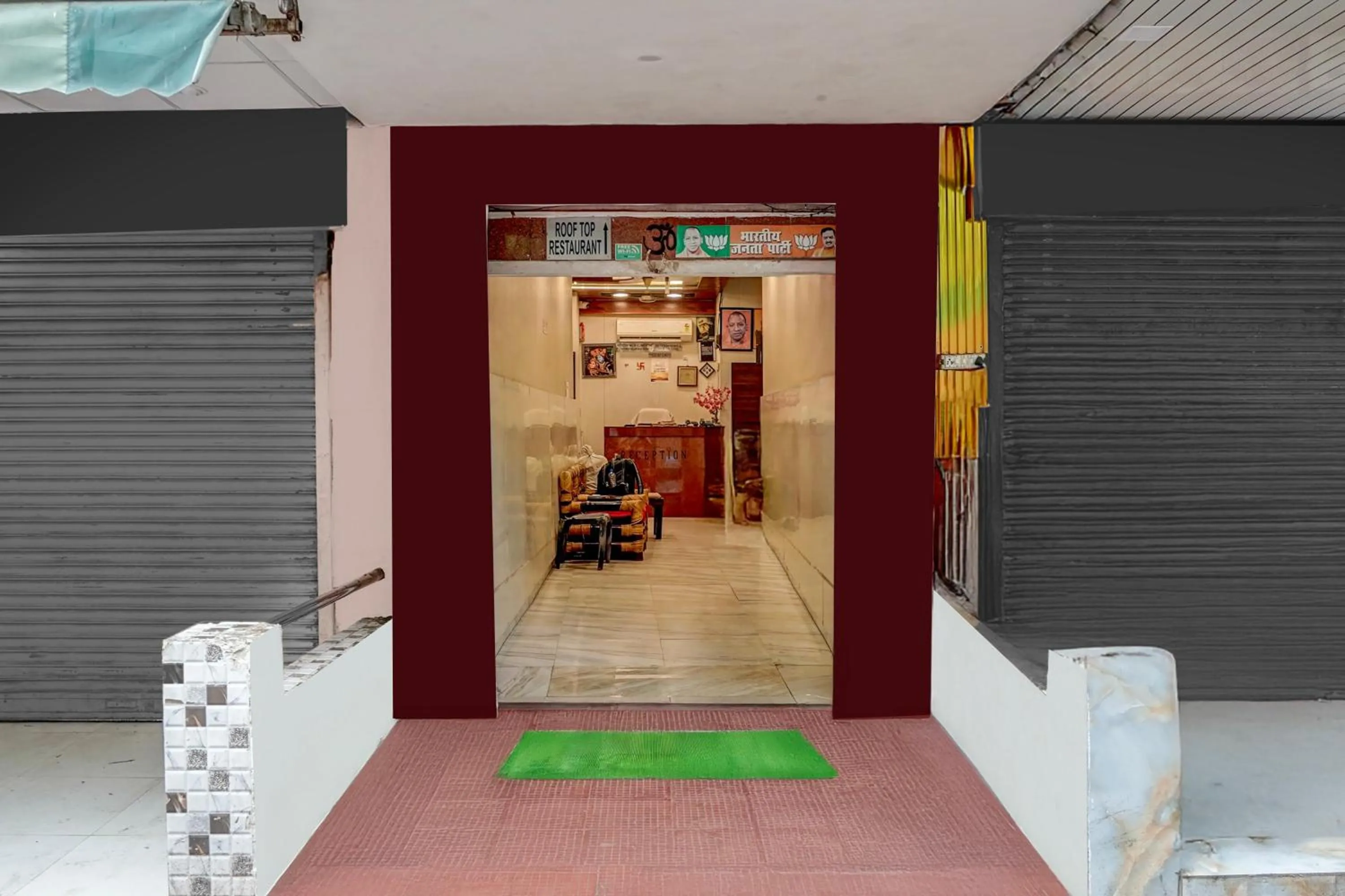 Super Collection O Tajganj West Gate Formerly Hotel Host