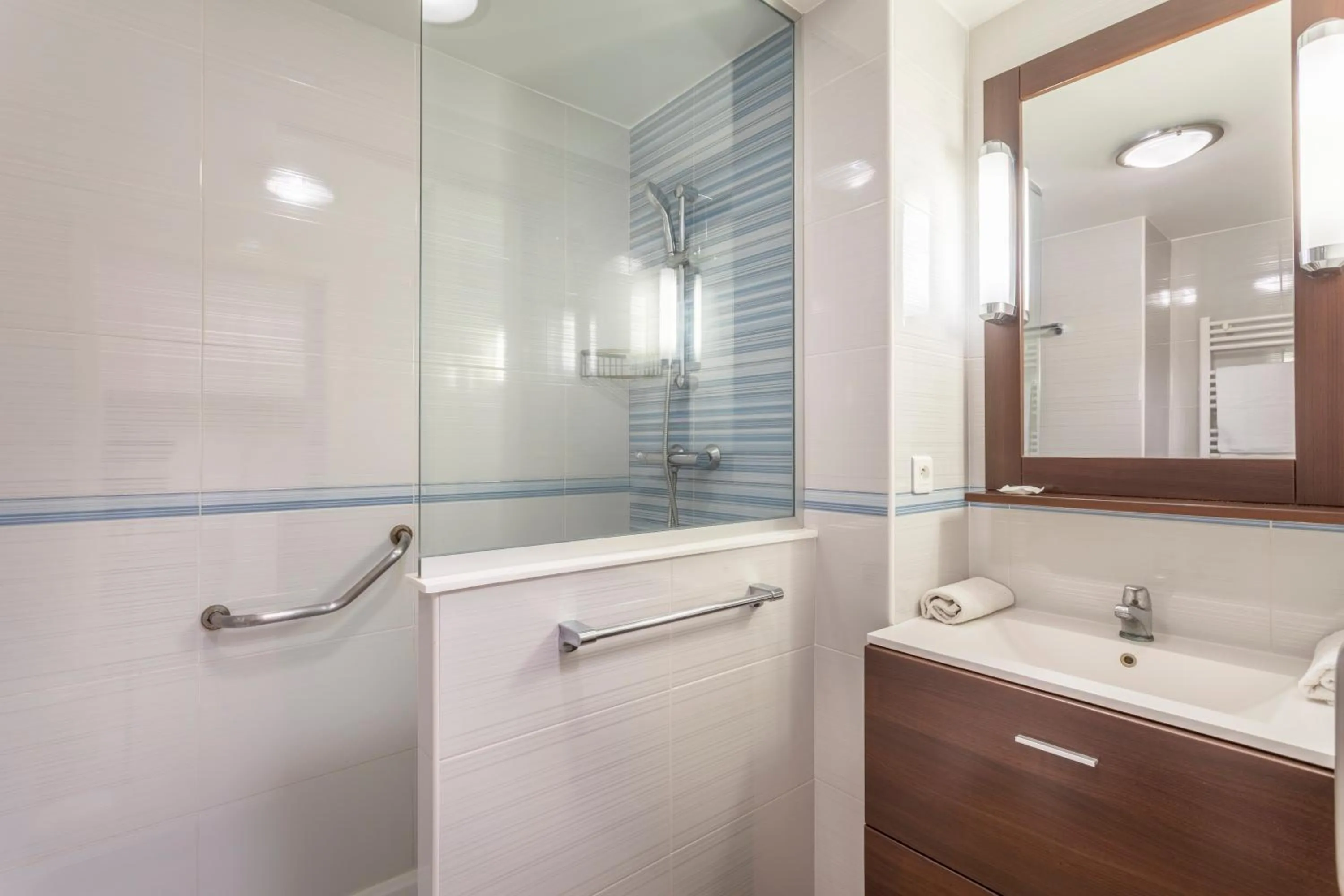 Shower in Résidence Pierre & Vacances Les Jardins de la Côte d'Azur