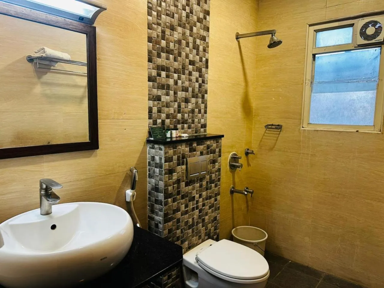 BNGV Grandeur Hotel & Banquets