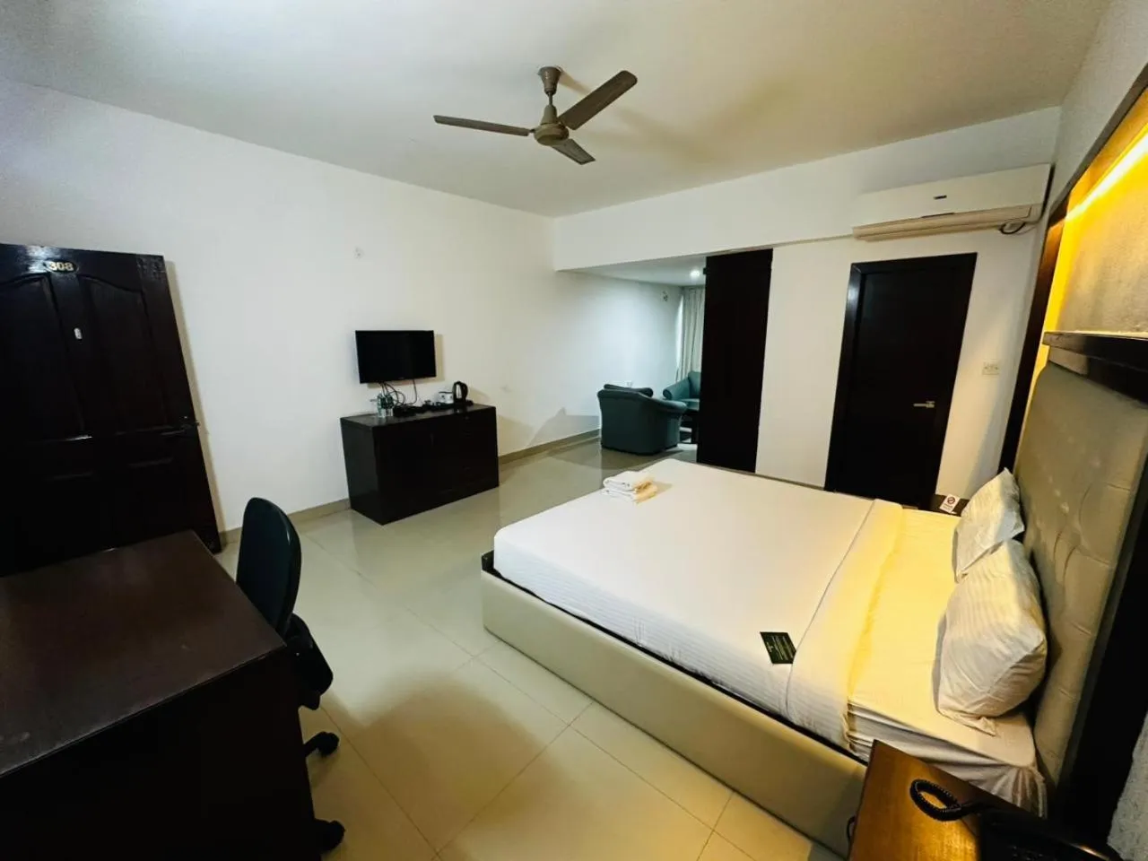 Bed in BNGV Grandeur Hotel & Banquets