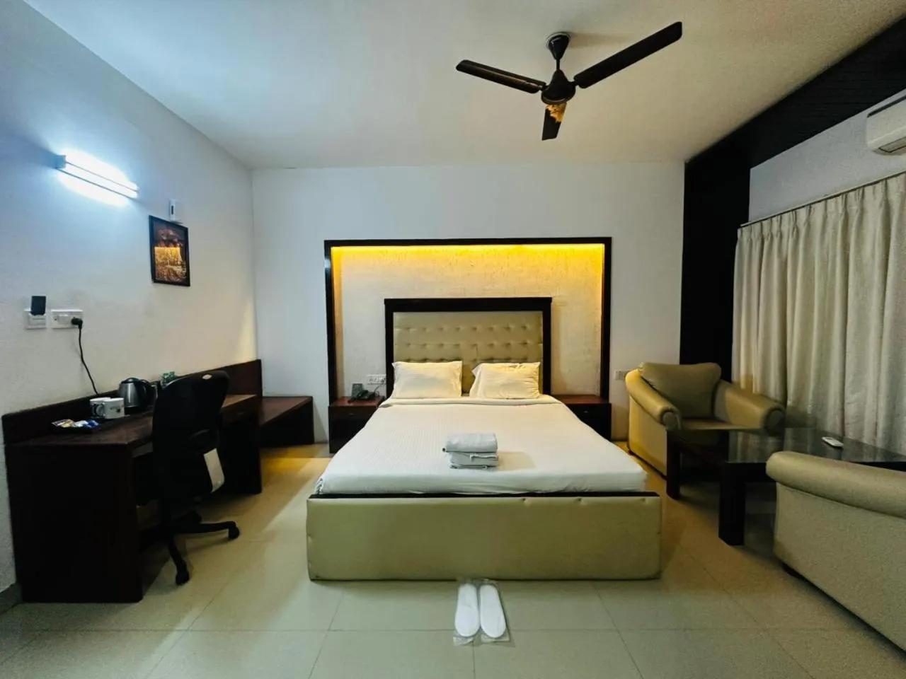 Bed in BNGV Grandeur Hotel & Banquets