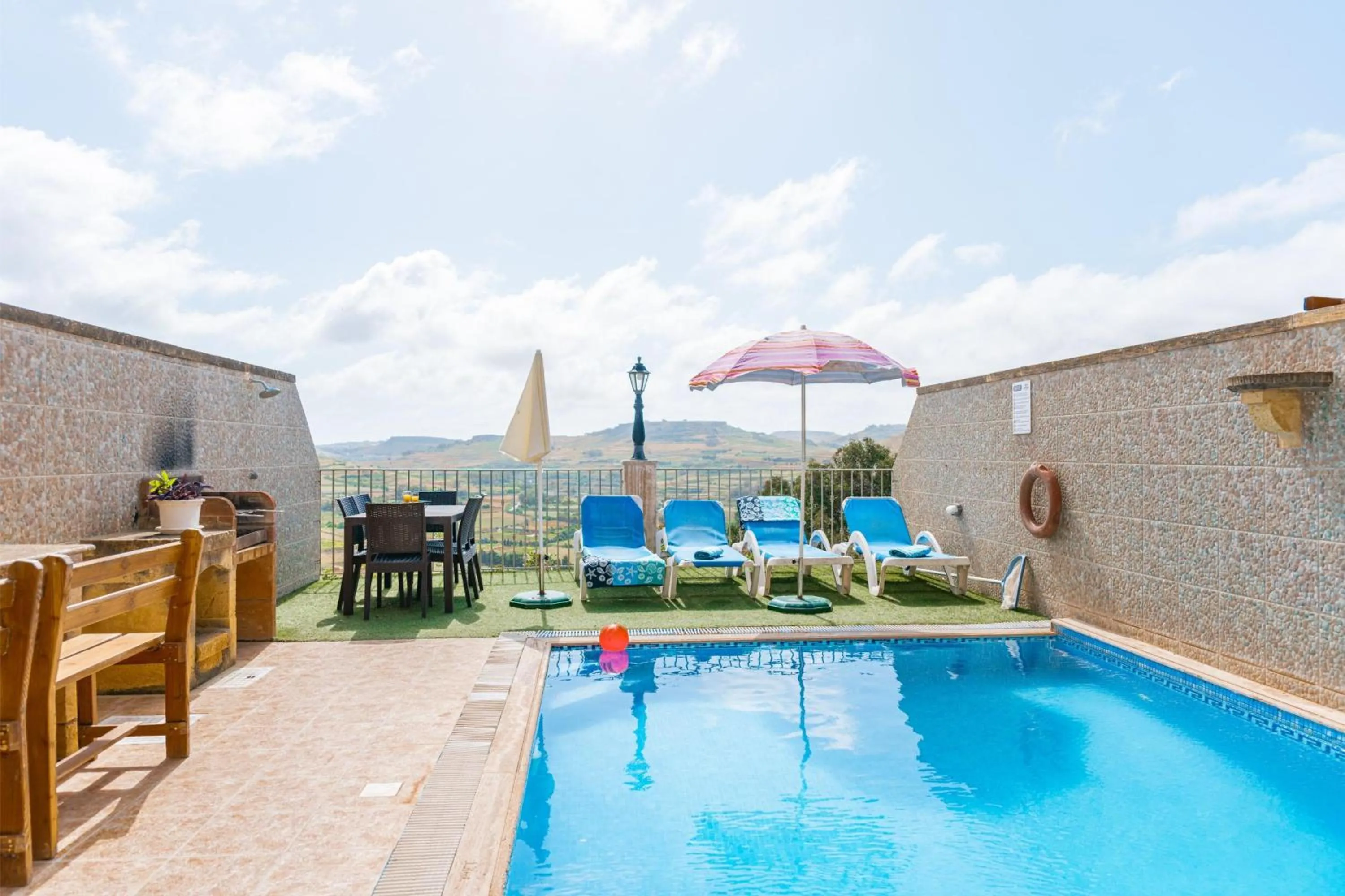 Ta Dora Sleeps 6 with Private Pool