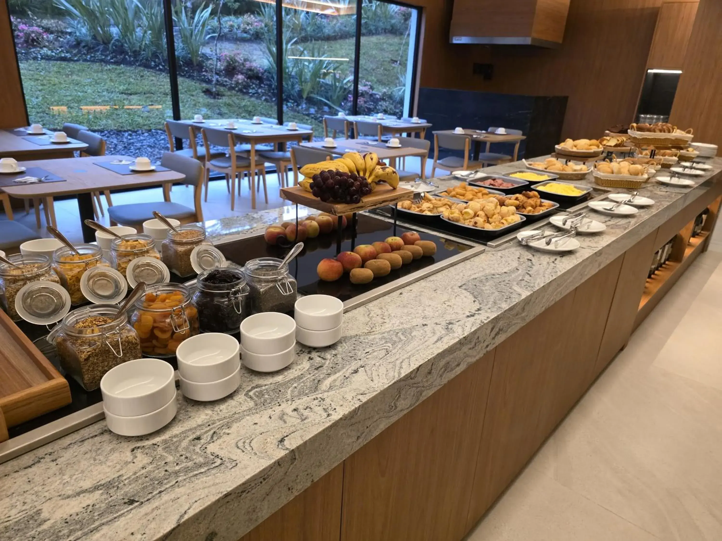 Food and drinks in Golden Tulip Canela OFICIAL Food and drinks in Golden Tulip Canela OFICIAL