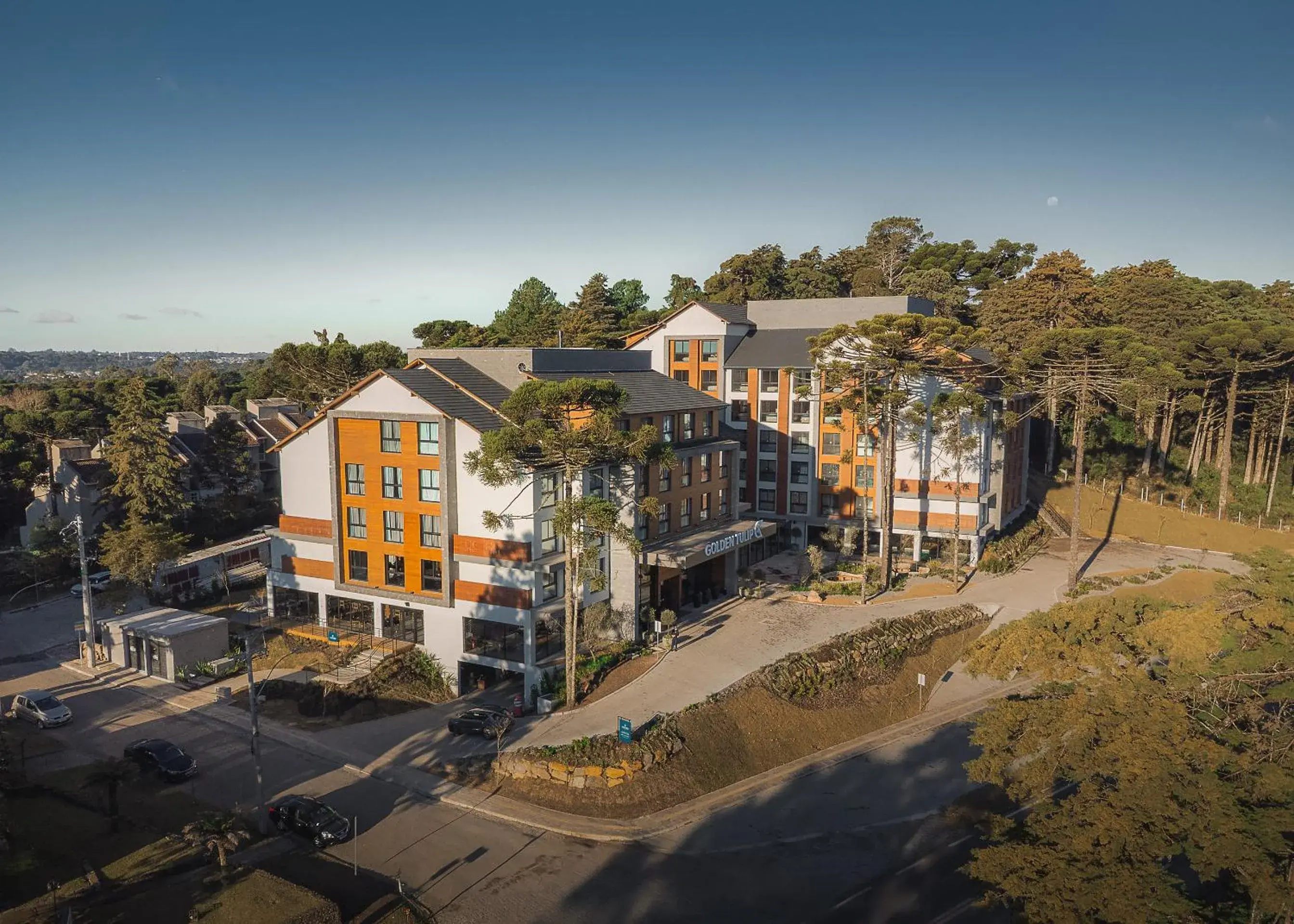 Facade/entrance in Golden Tulip Canela OFICIAL Facade/entrance in Golden Tulip Canela OFICIAL