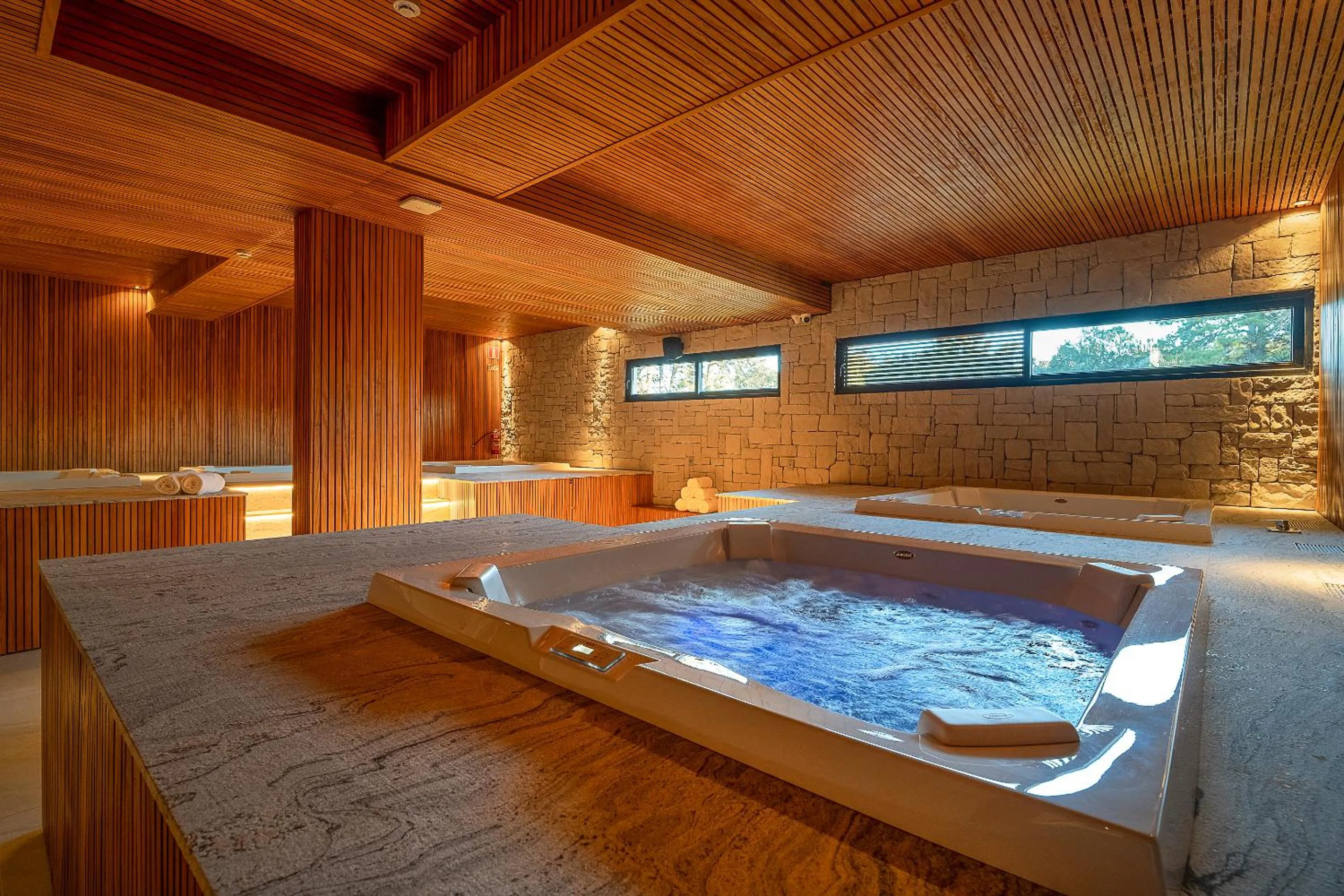 Hot Tub in Golden Tulip Canela OFICIAL