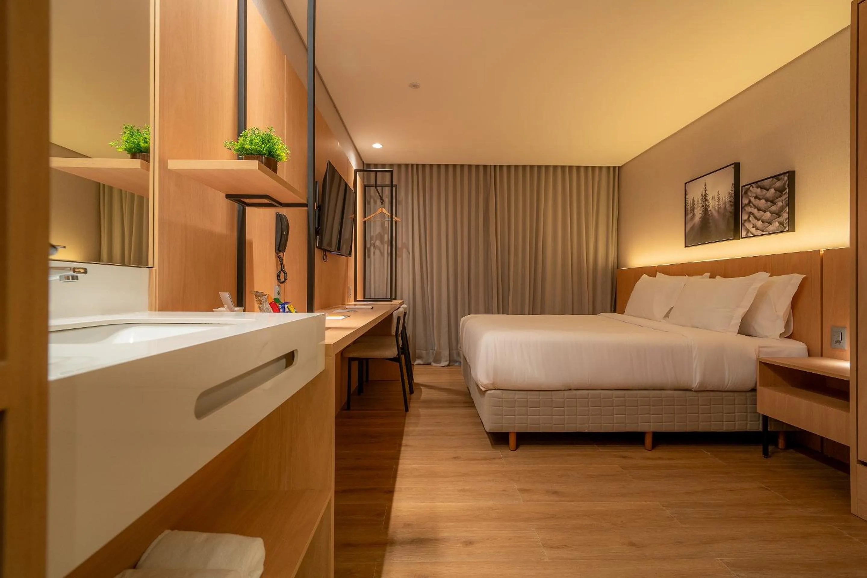 Bedroom, Bed in Golden Tulip Canela OFICIAL