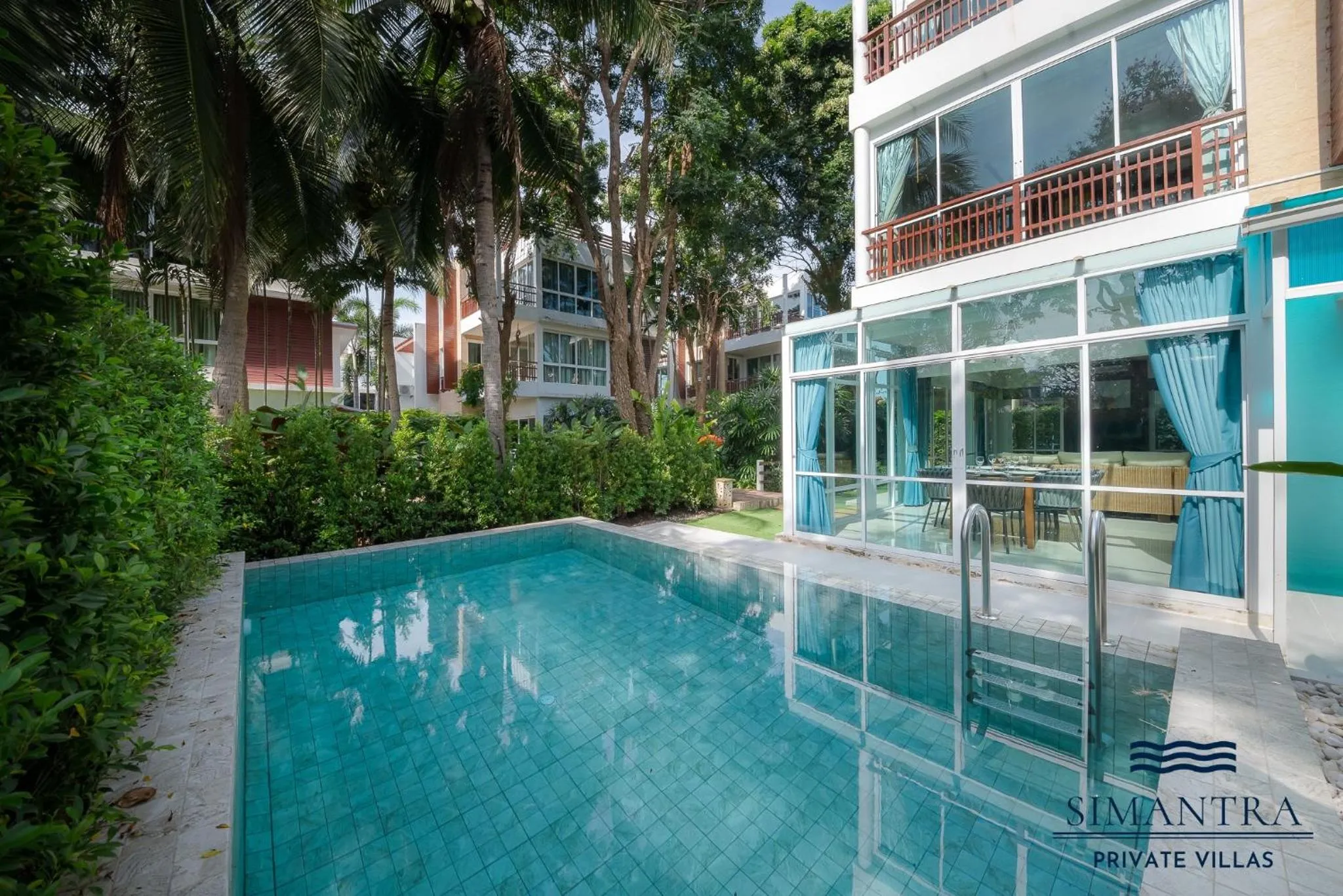 Swimming pool in Simantra Private Villas