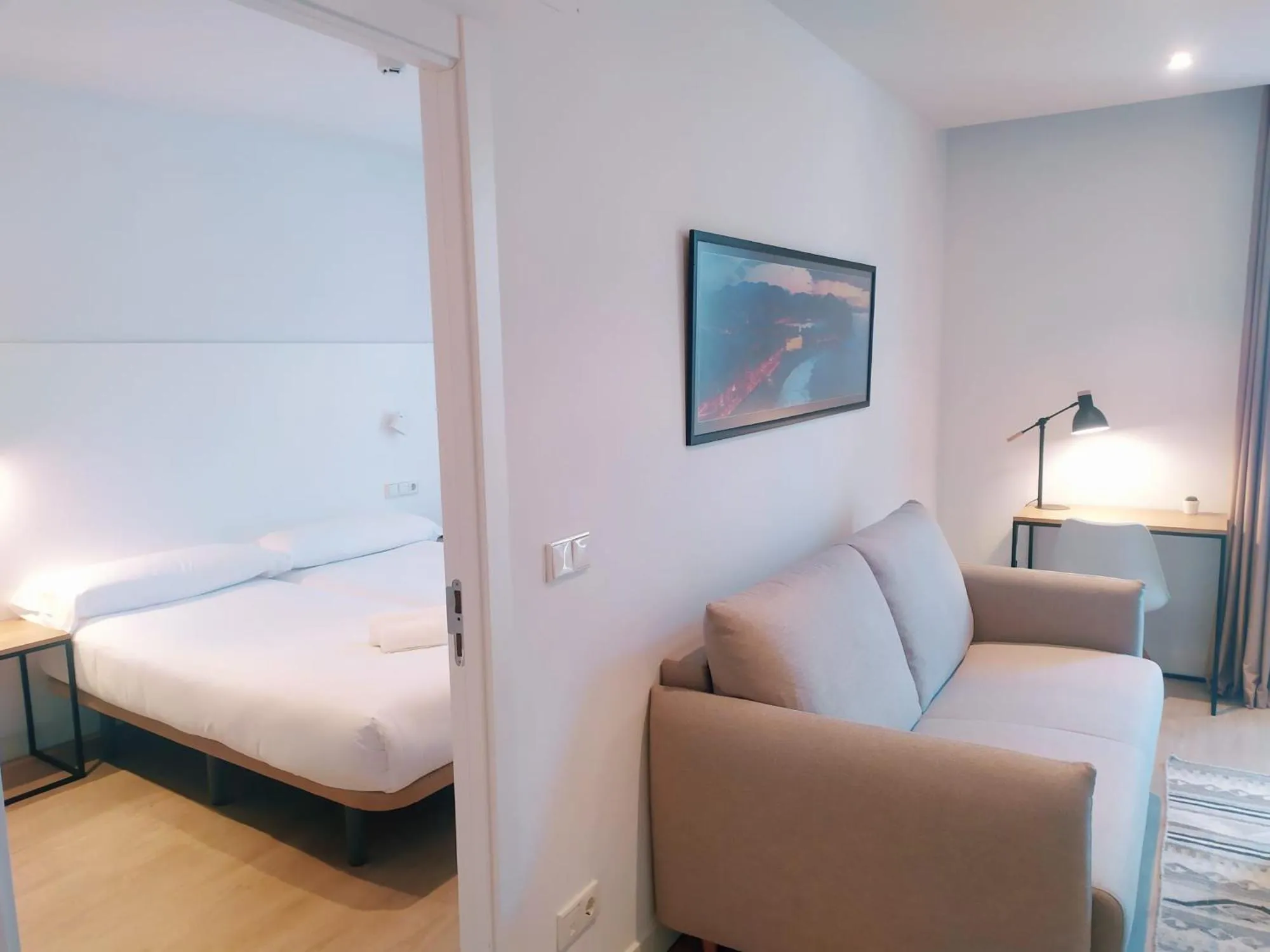 Living room, Bed in Pensión Sarriegi