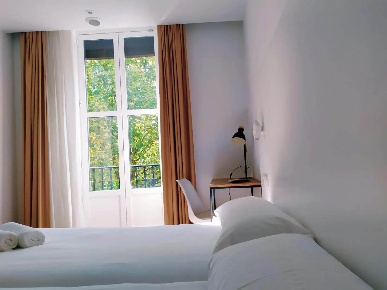 Balcony/Terrace, Bed in Pensión Sarriegi