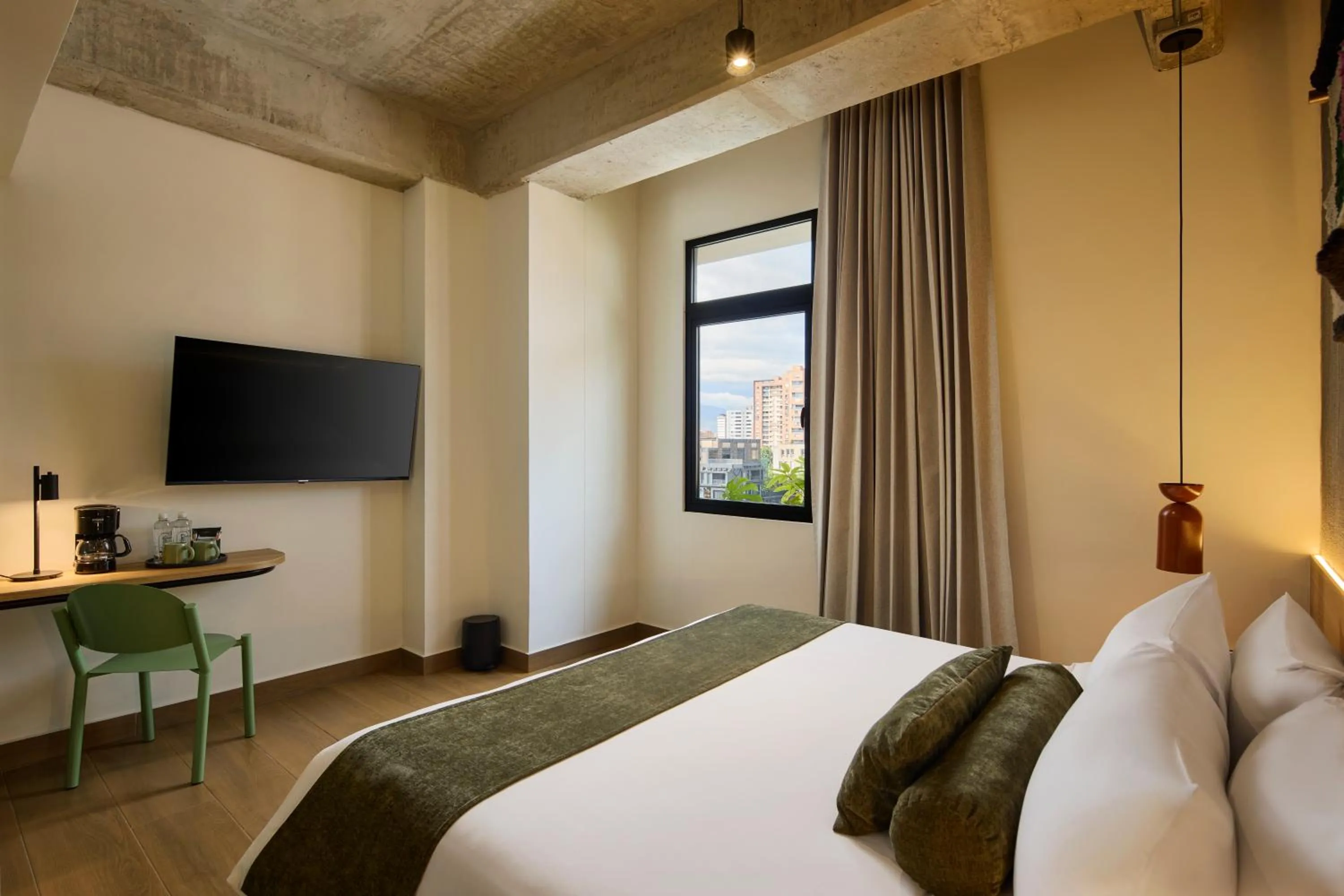 Bed in Hunters Hotel by Jalo