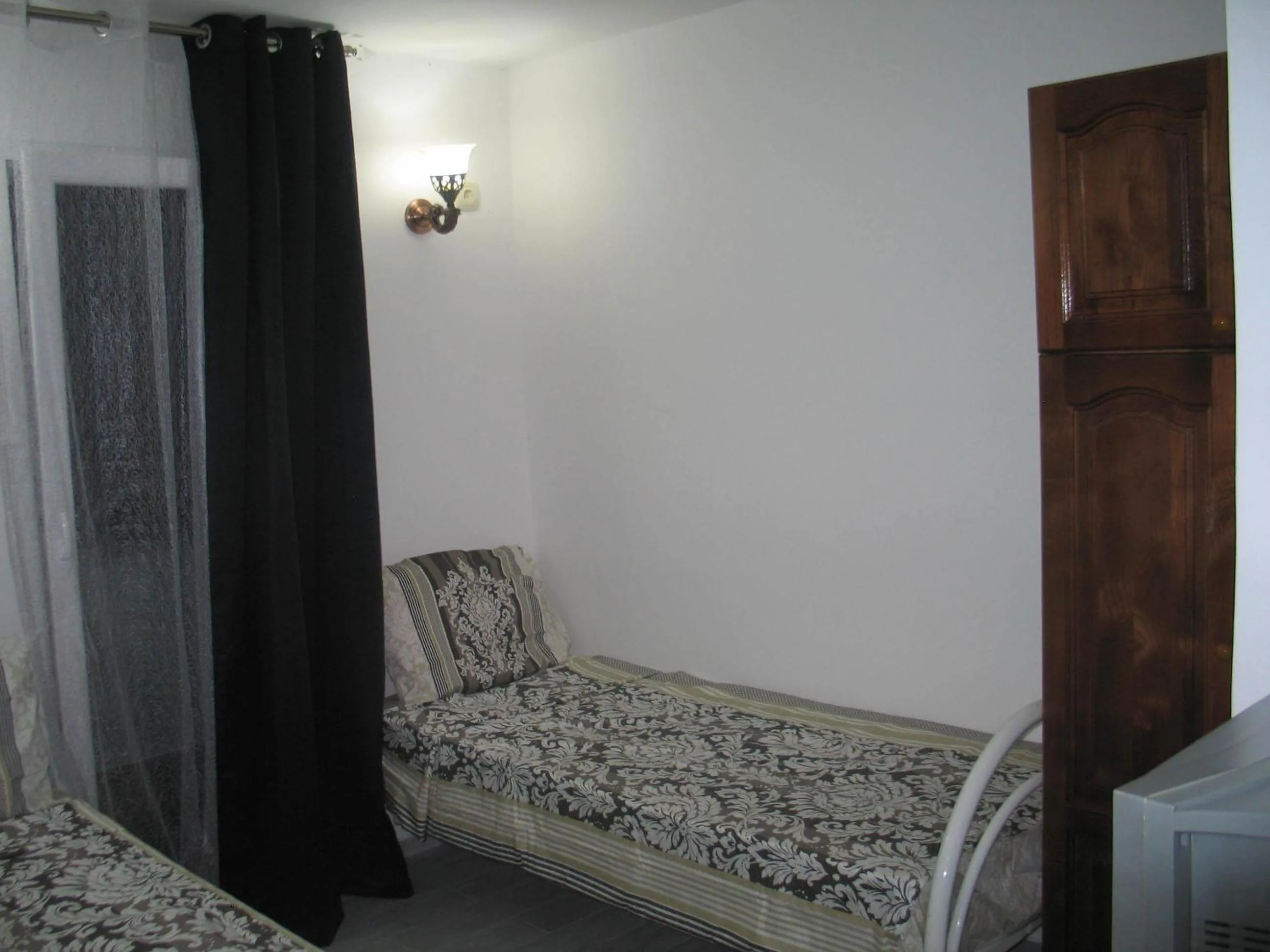 Twin Room with Balcony - single occupancy in Guest House Dena