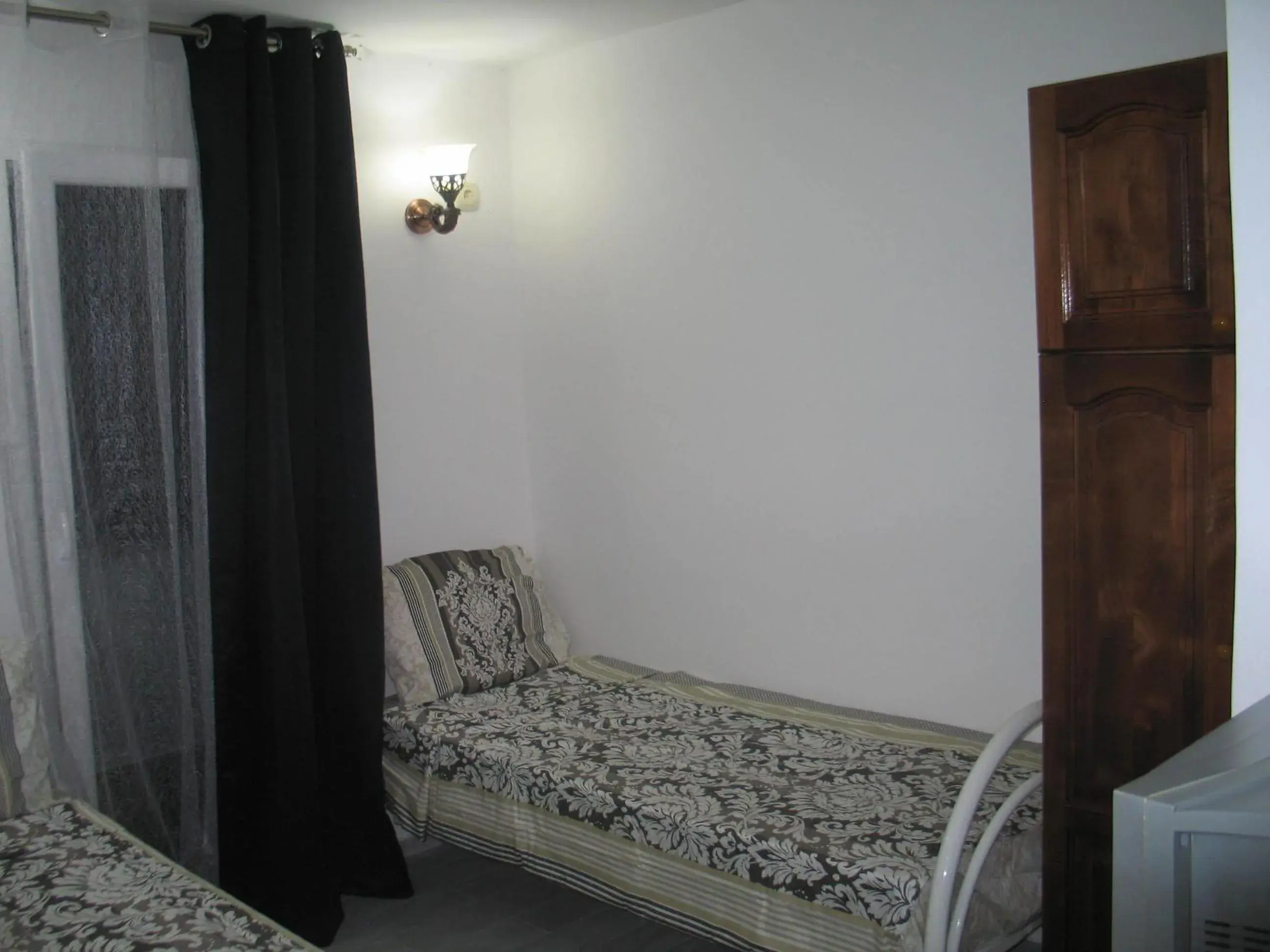 Twin Room with Balcony - single occupancy in Guest House Dena Twin Room with Balcony - single occupancy in Guest House Dena