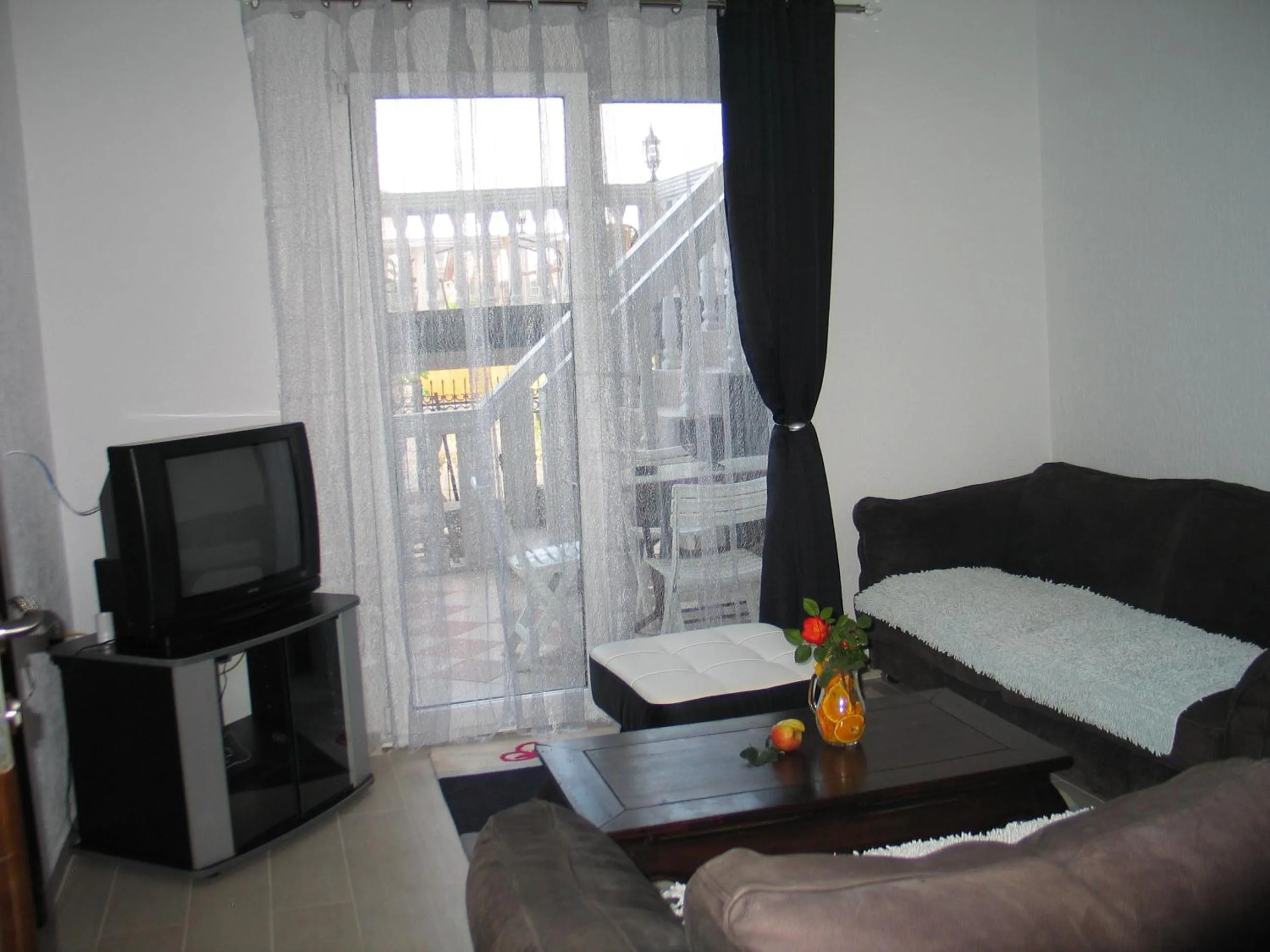 One-Bedroom Apartment with Terrace in Guest House Dena