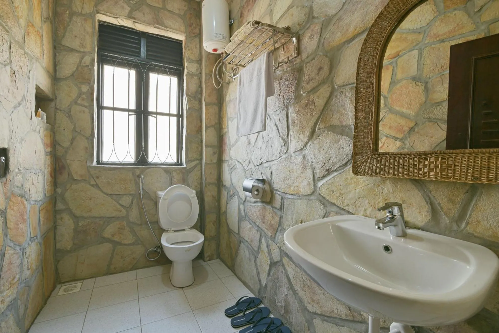 Toilet in Aqueduct 1359 Hotel Apartments