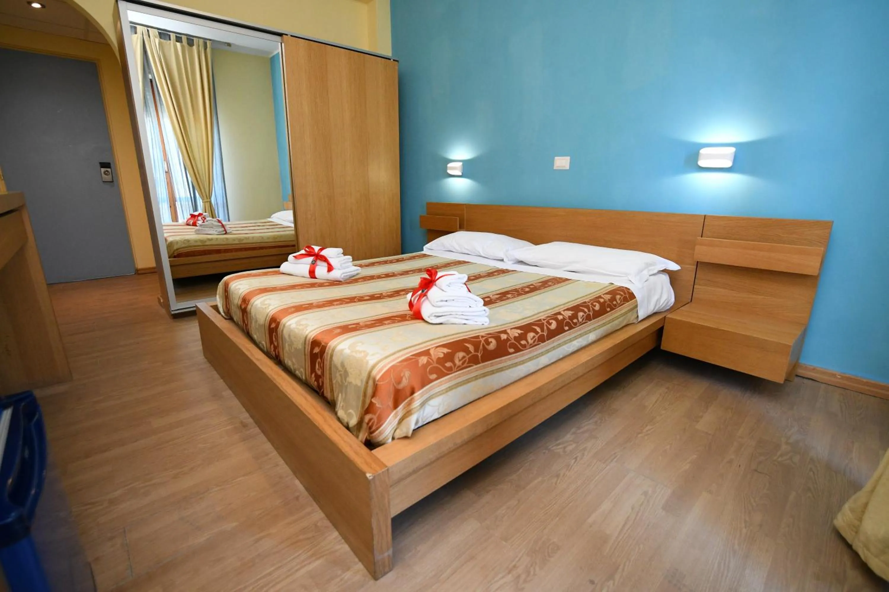 Photo of the whole room, Bed in International Resort