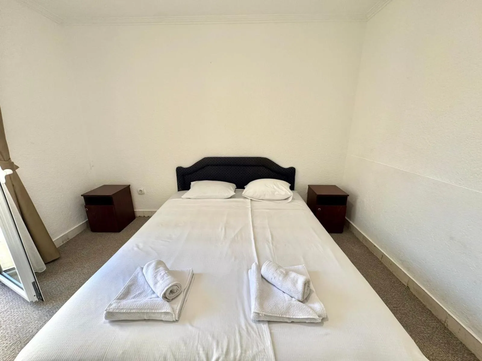 Bed in Hotel Lobo Budva