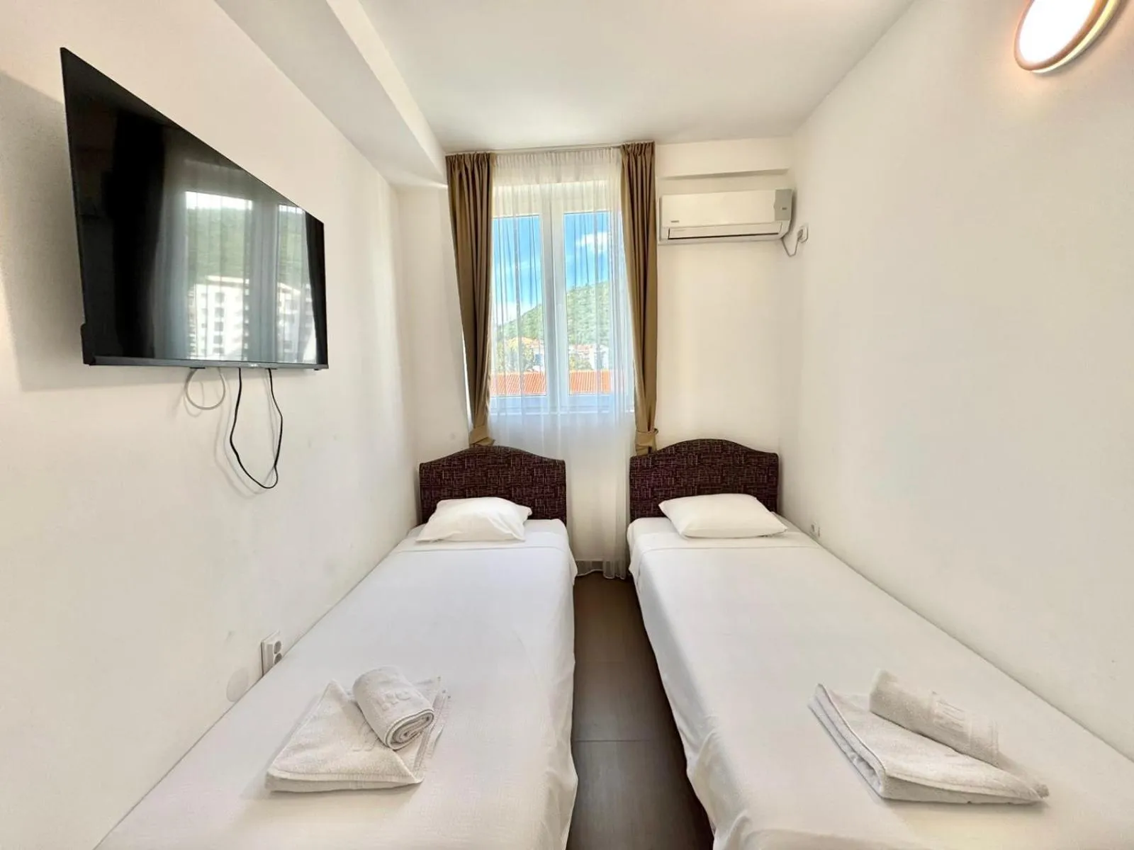 Bed in Hotel Lobo Budva