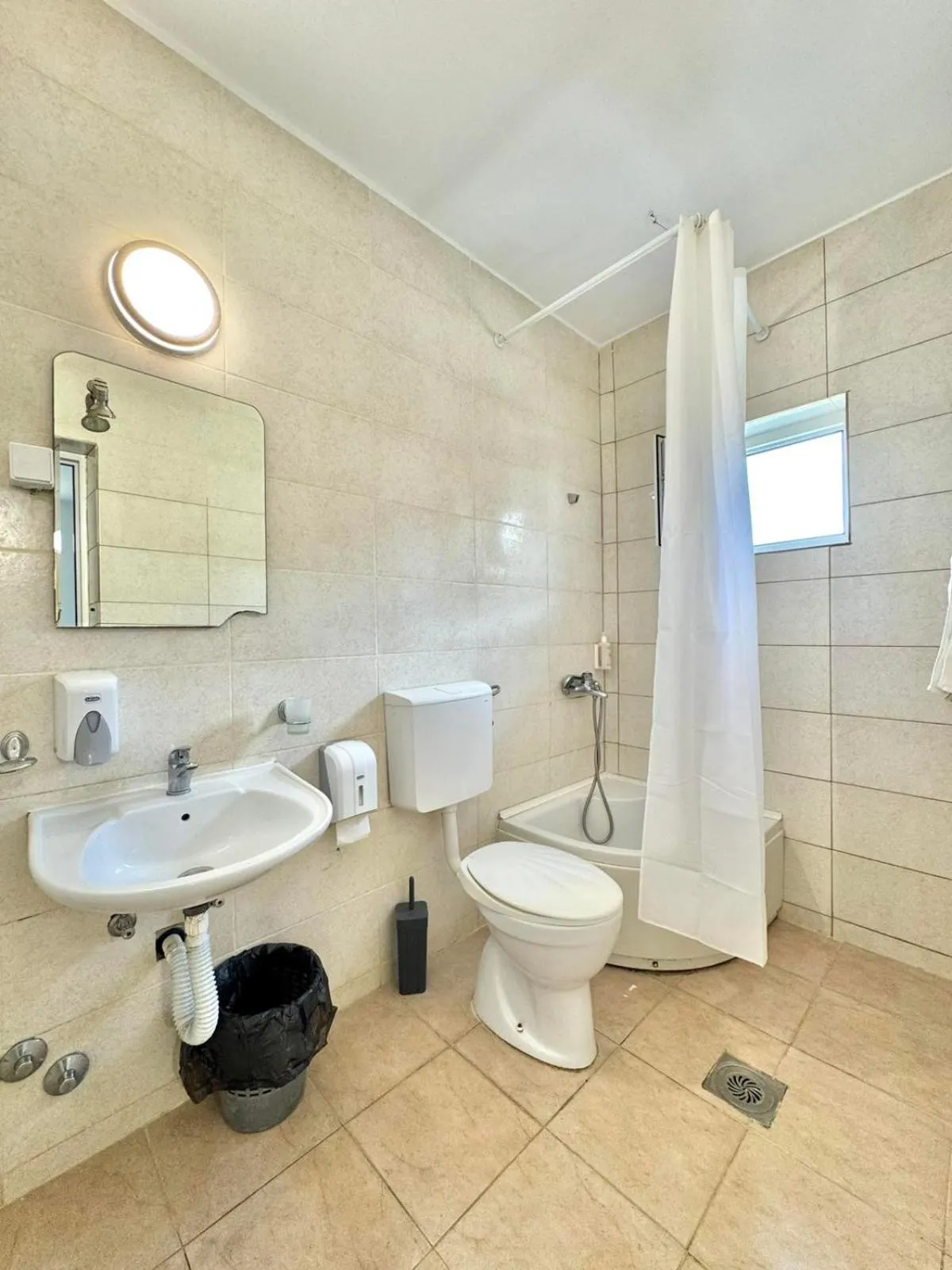 Shower in Hotel Lobo Budva