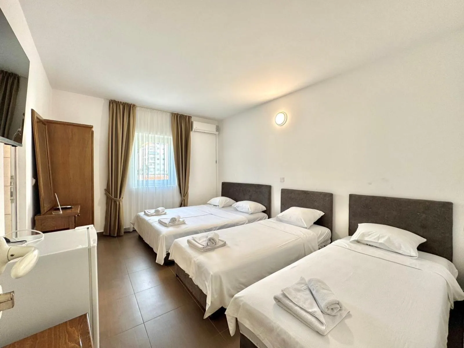 Bed in Hotel Lobo Budva