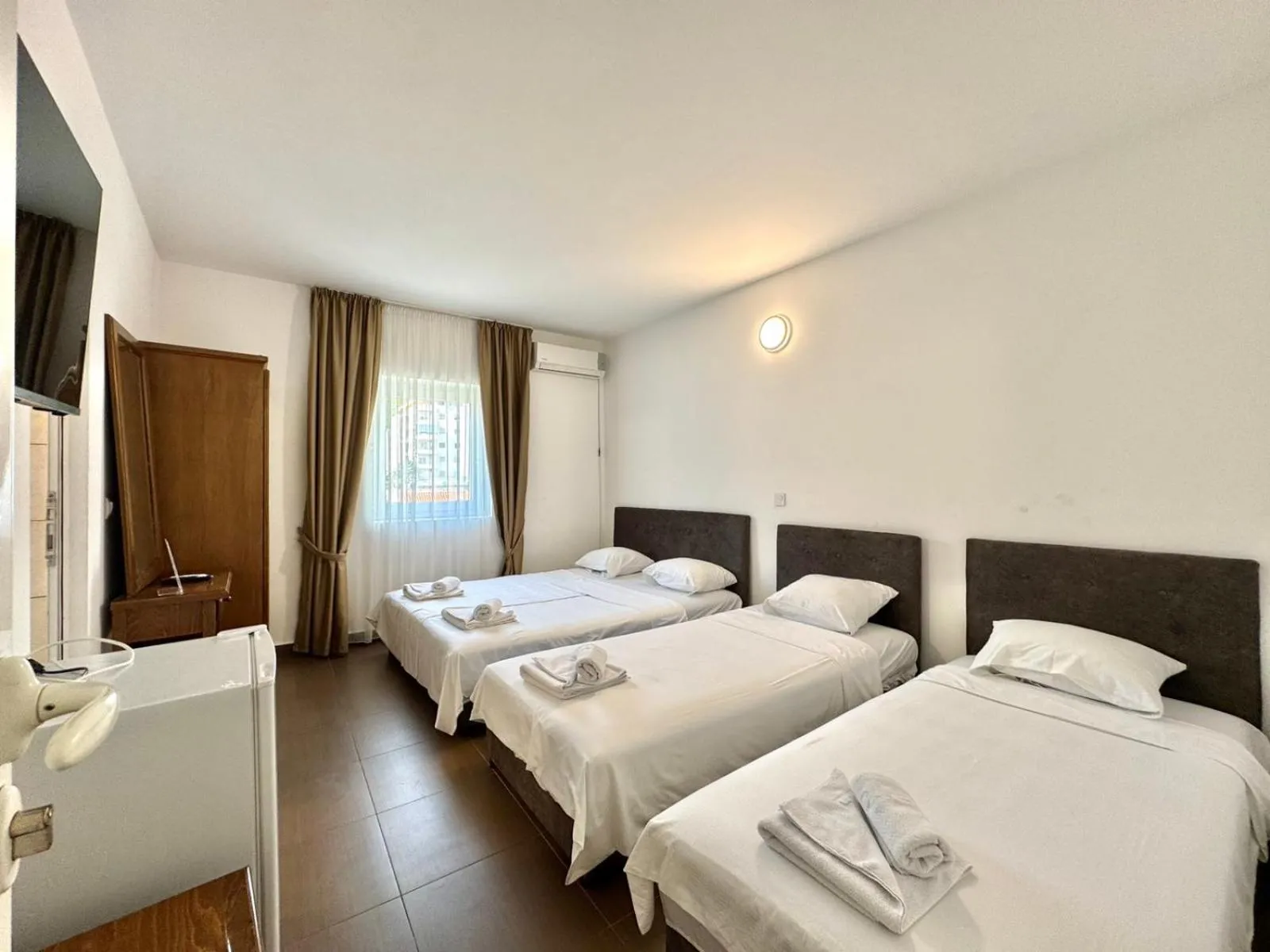 Bed in Hotel Lobo Budva