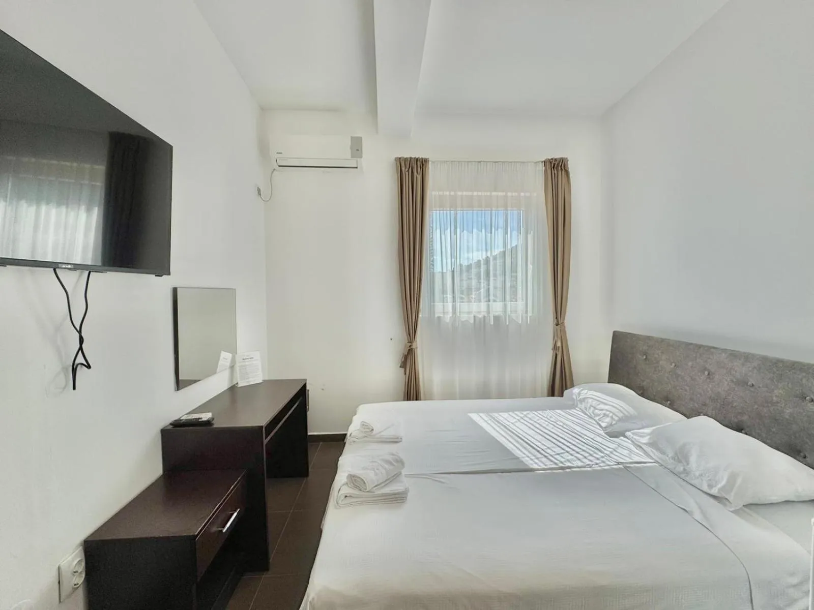 Bed in Hotel Lobo Budva