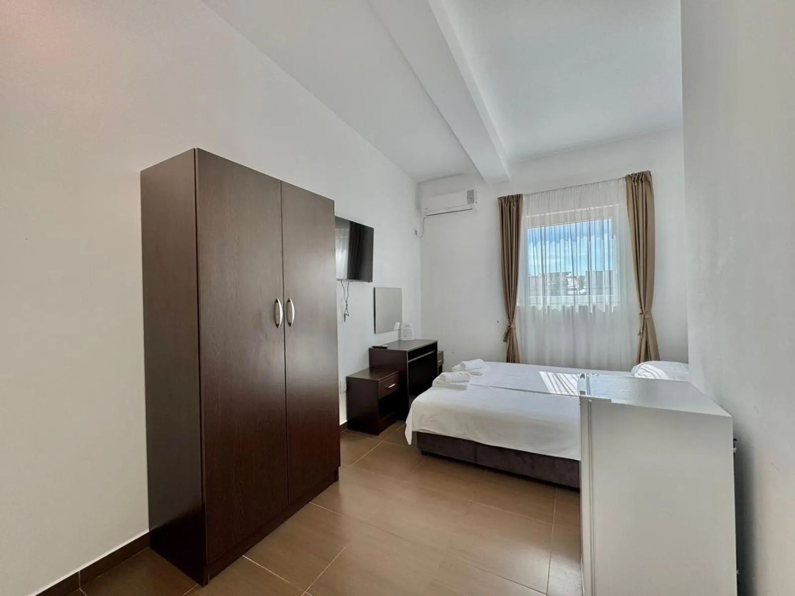 Bed in Hotel Lobo Budva