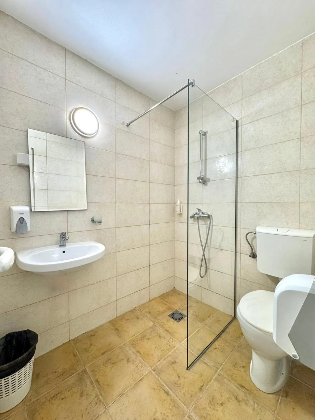 Shower in Hotel Lobo Budva