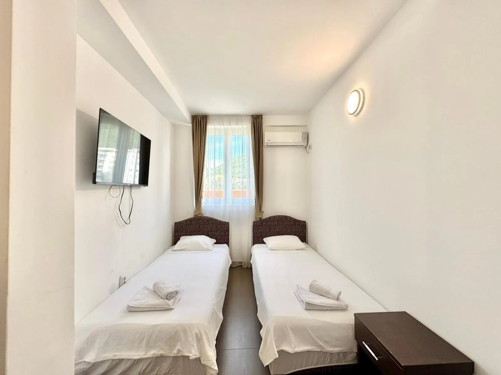 Bed in Hotel Lobo Budva
