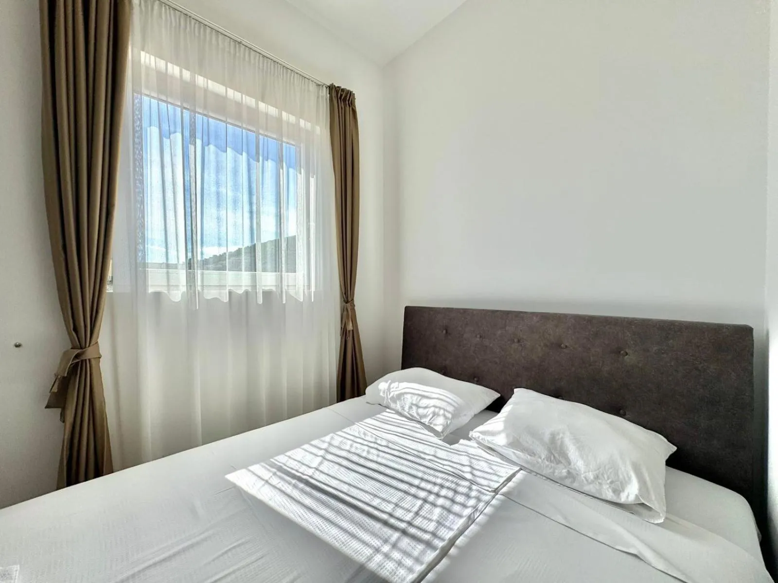 Bed in Hotel Lobo Budva