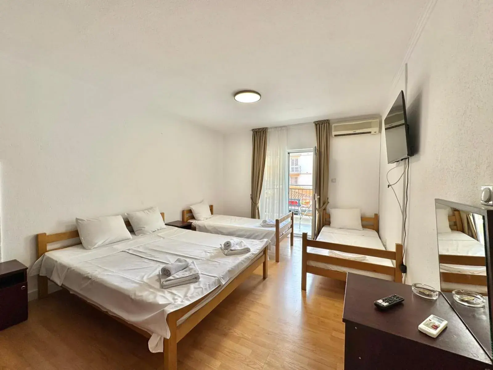 Quadruple Room with Balcony in Hotel Lobo Budva Quadruple Room with Balcony in Hotel Lobo Budva