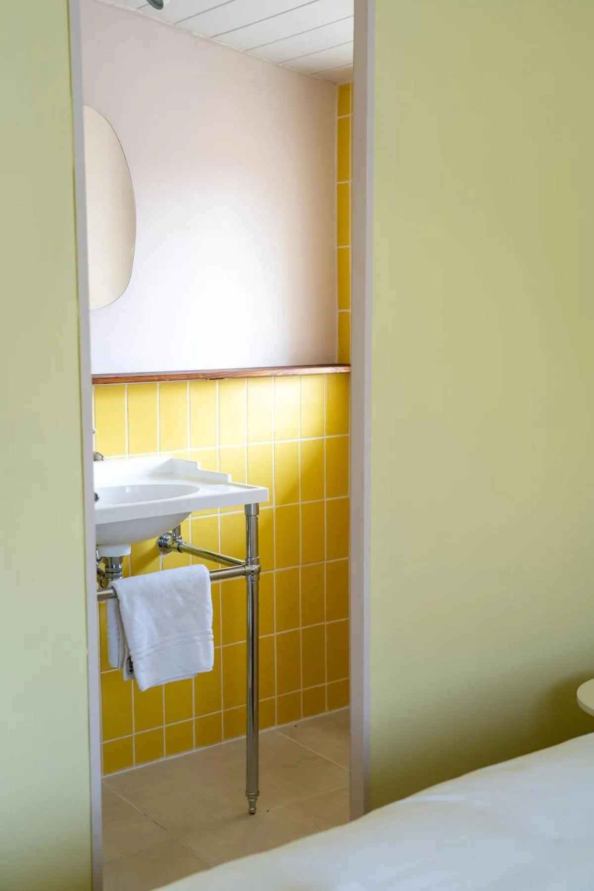 Bathroom, Bed in Hotel Bleu Soleil