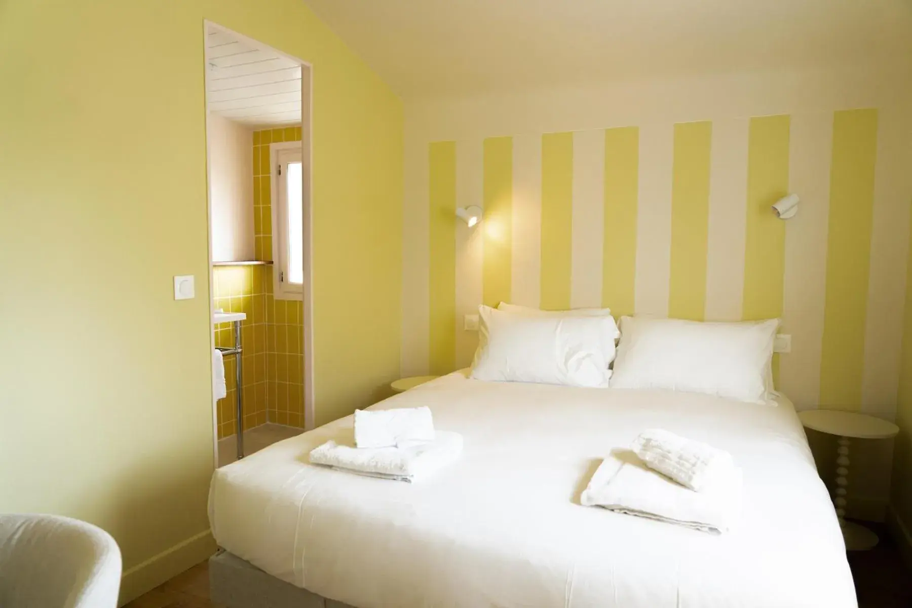 Small Double Room in Hotel Bleu Soleil Small Double Room in Hotel Bleu Soleil