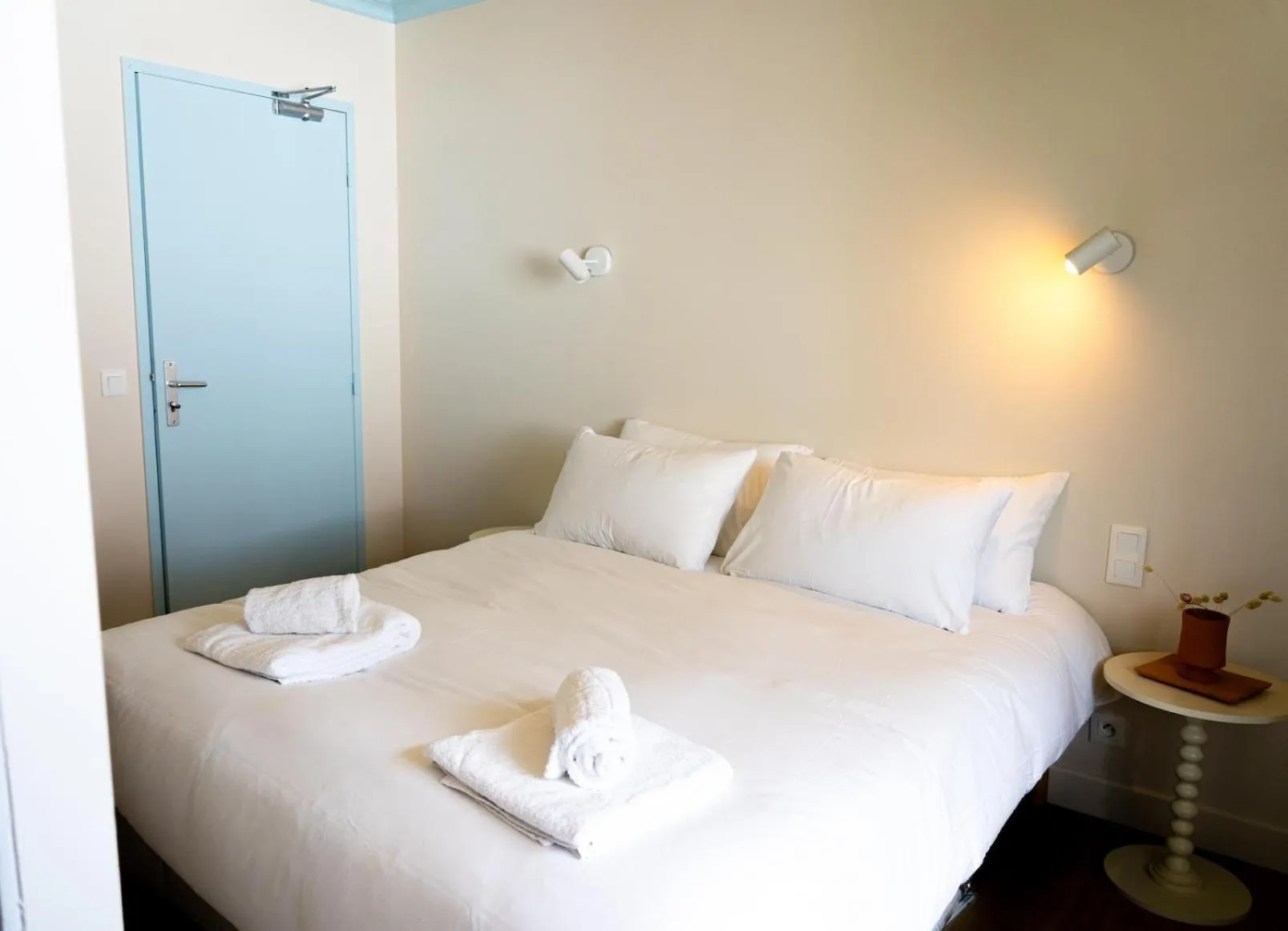 Bed in Hotel Bleu Soleil