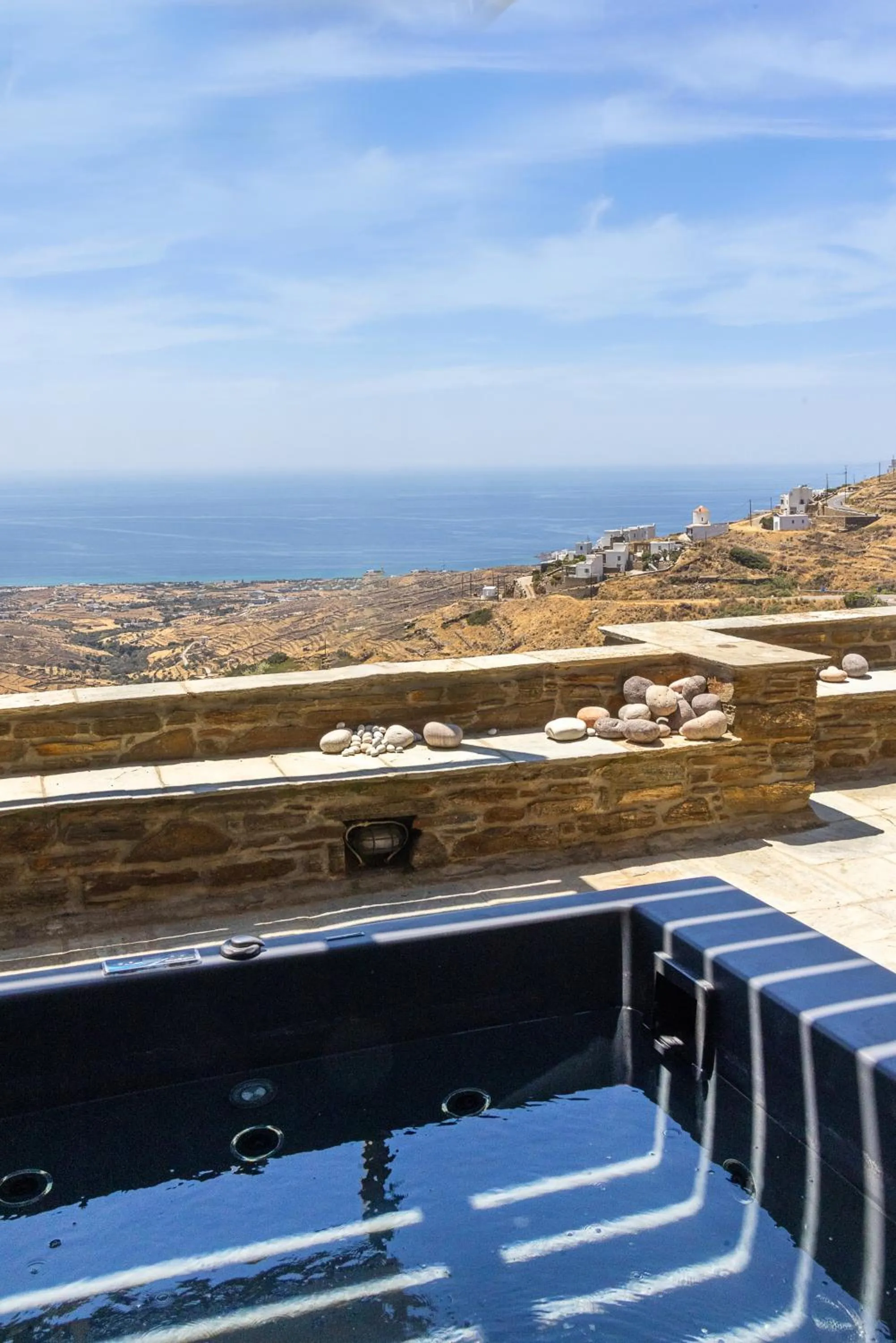 Hot Tub in Aeolis Tinos Suites