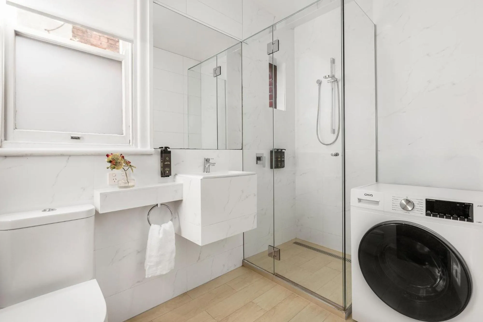 Bathroom in Simpson Street Apartments by Urban Rest