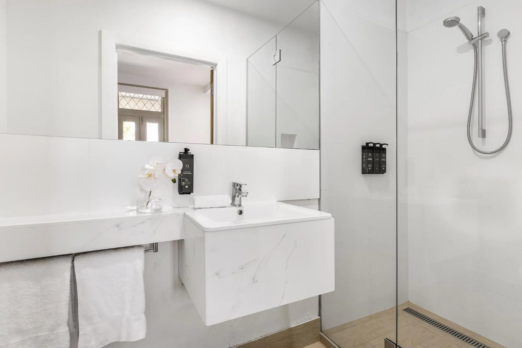 Bathroom in Simpson Street Apartments by Urban Rest