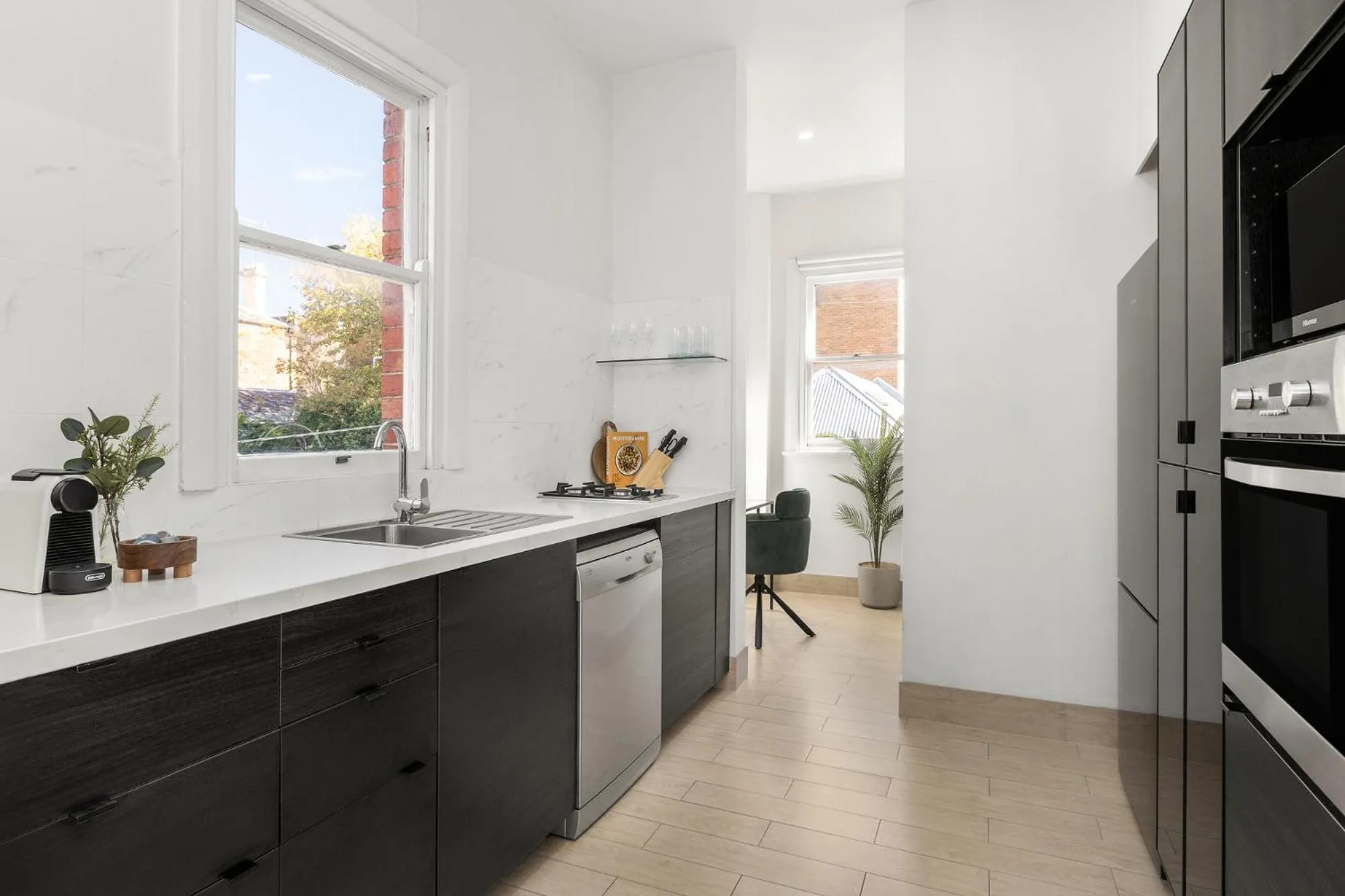 Kitchen or kitchenette in Simpson Street Apartments by Urban Rest